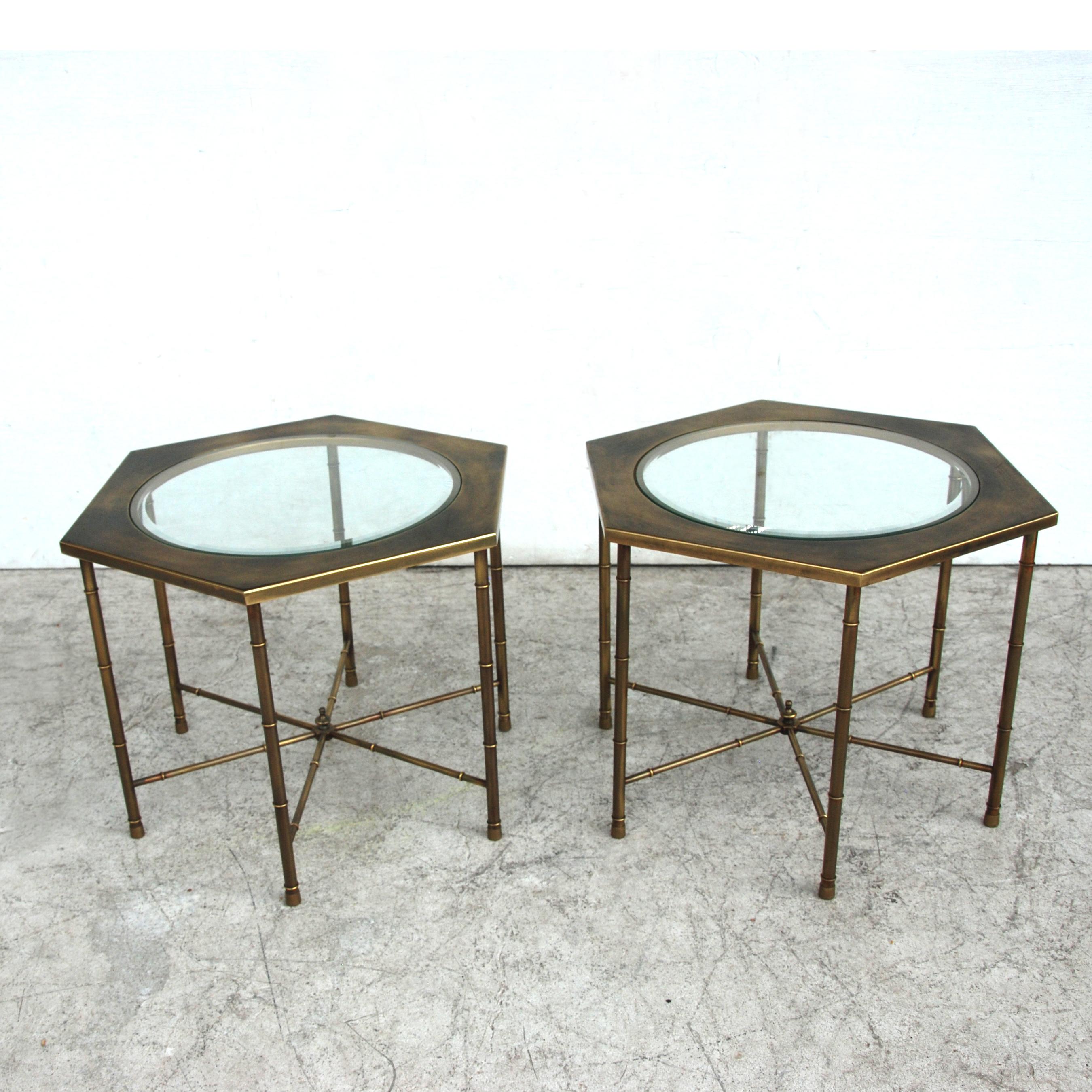 Faux bamboo brass hexagon side tables


Pair of Hollywood Regency style hexagonal side tables in solid brass faux bamboo with beveled glass tops by Mastercraft, circa 1970s. 

Measures: 21 x 21 x 17.5.
  