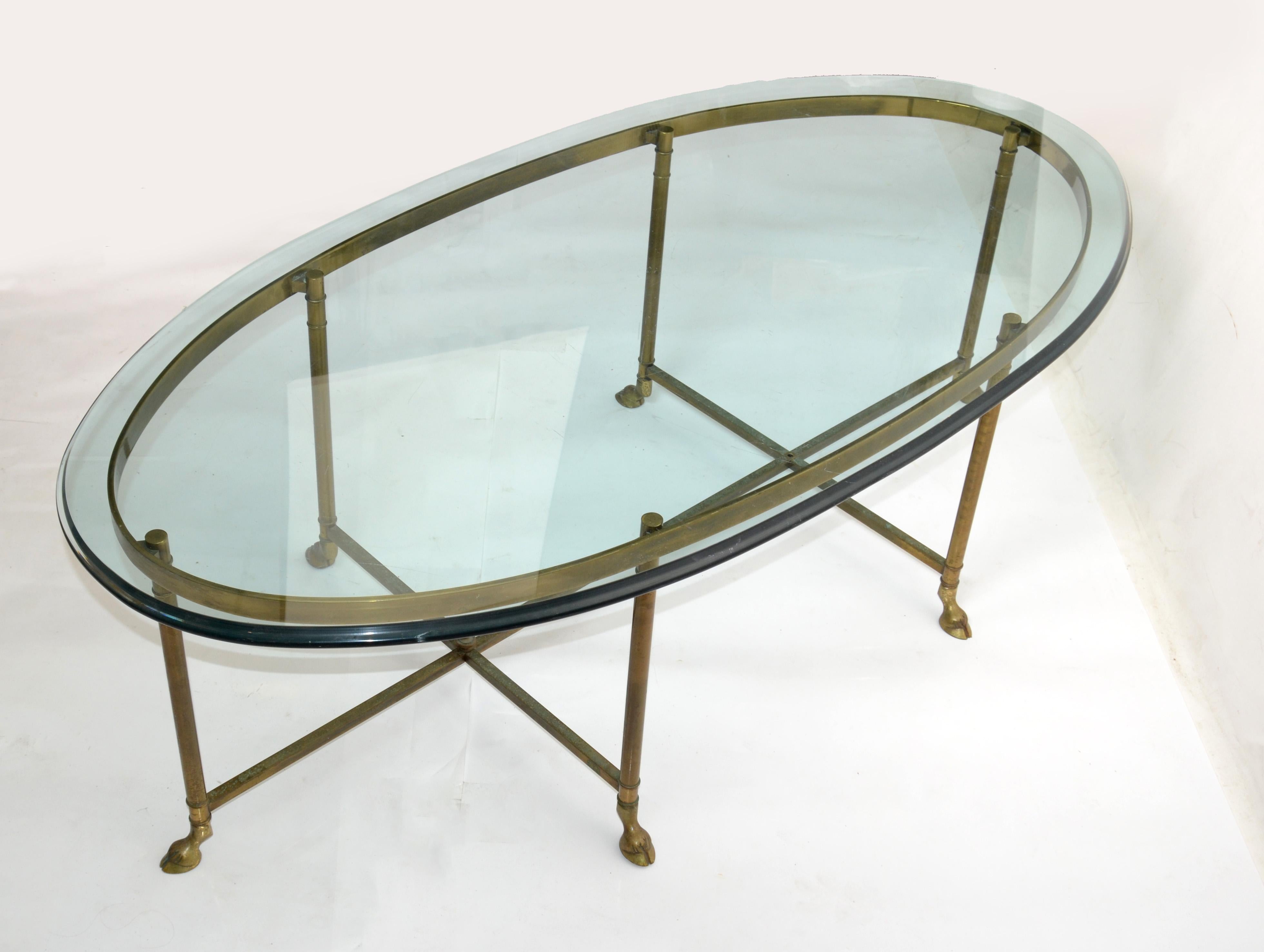 Hollywood Regency Mastercraft Brass Hoof Feet Coffee Table Racetrack Glass Top In Good Condition For Sale In Miami, FL