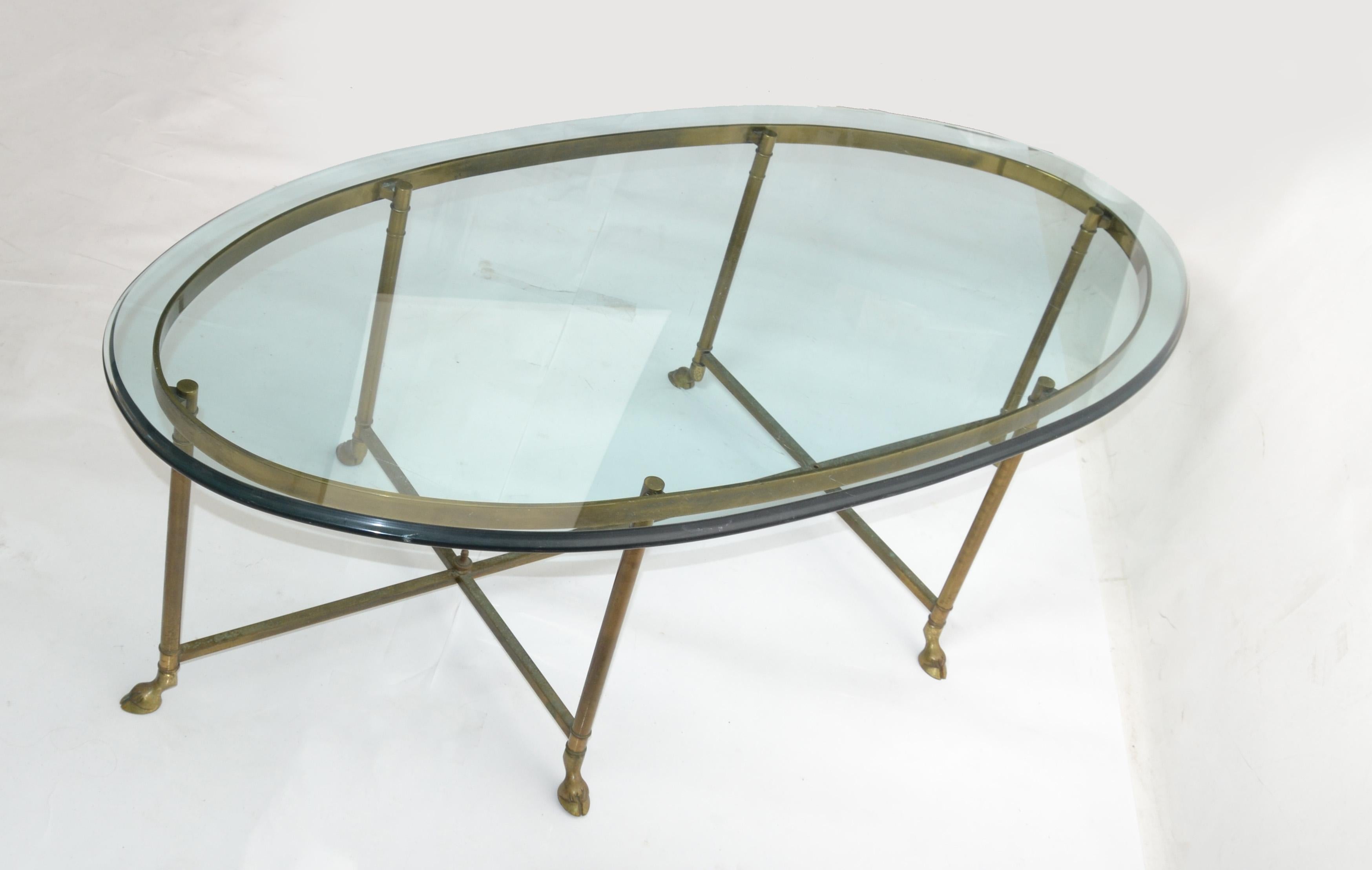 20th Century Hollywood Regency Mastercraft Brass Hoof Feet Coffee Table Racetrack Glass Top For Sale