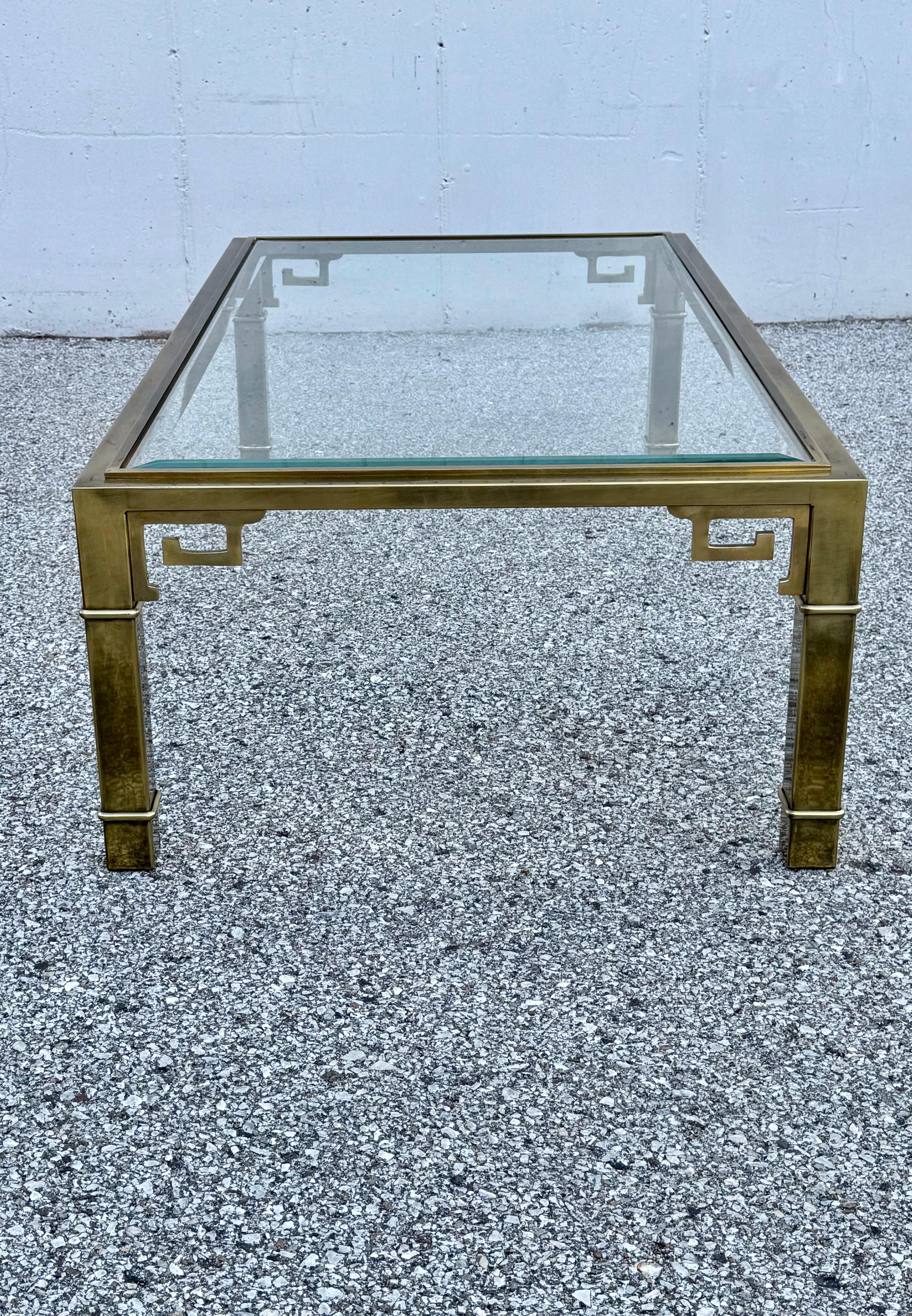 Table basse rectangulaire en laiton et verre Hollywood Regency Mastercraft Greek Key en vente 4