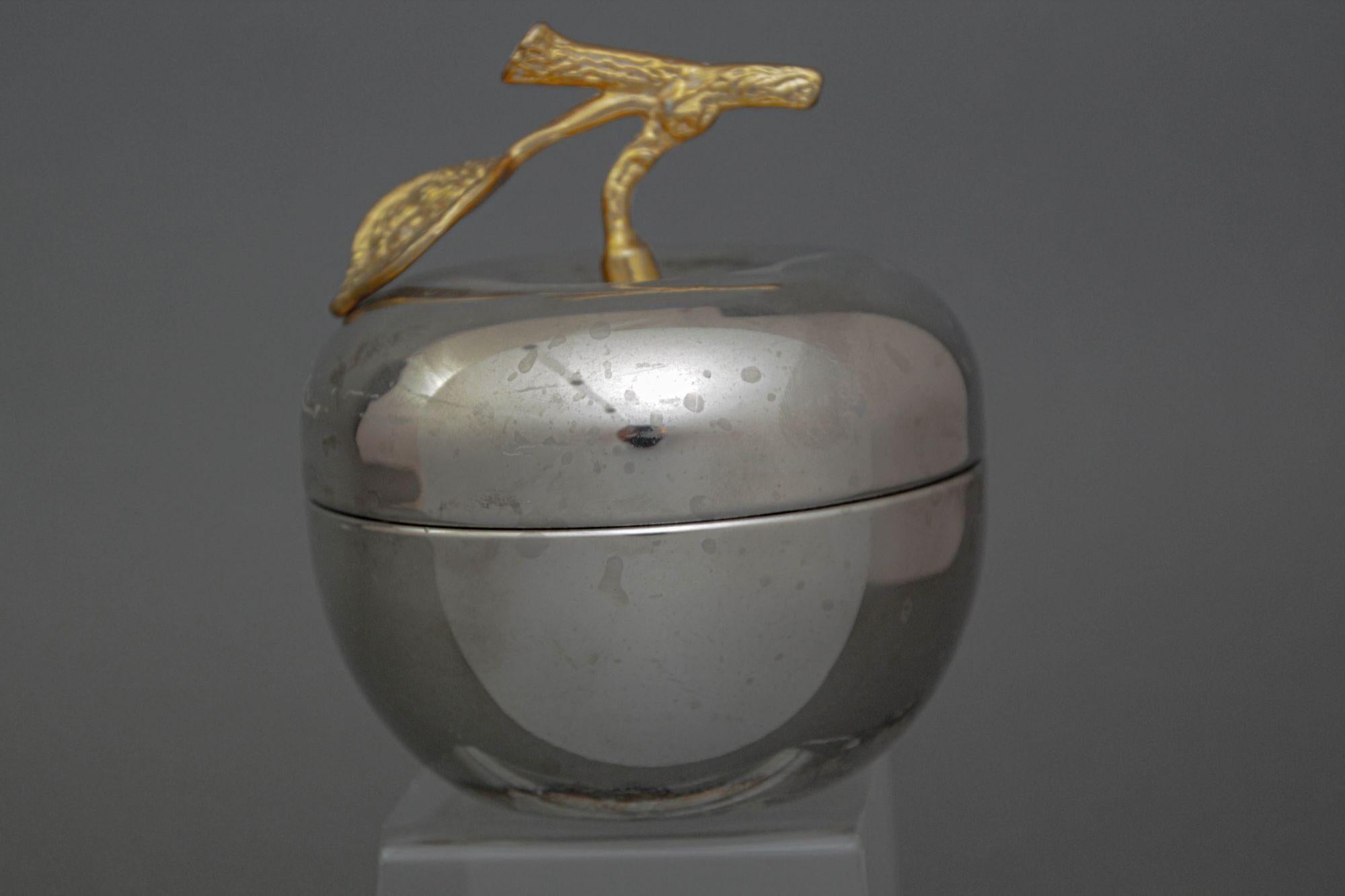 Caja de baratijas de metal y dorado con forma de manzana de la Regencia de Hollywood Desconocido en venta