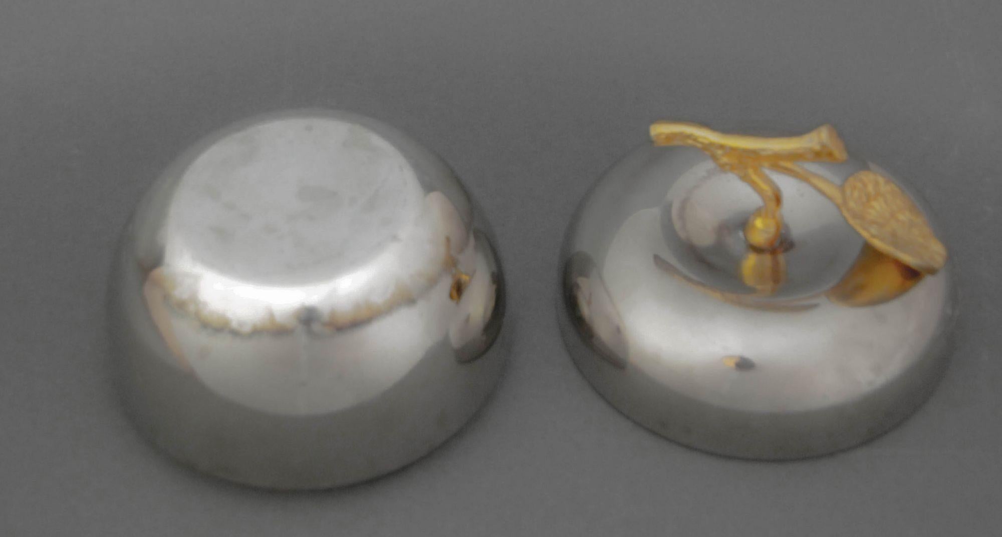 Caja de baratijas de metal y dorado con forma de manzana de la Regencia de Hollywood en venta 3