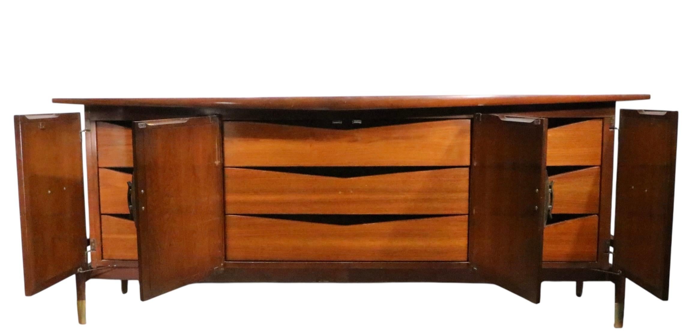 Comò moderno Hollywood Regency Mid Century Asia di Helen Hobey Baker in vendita 5