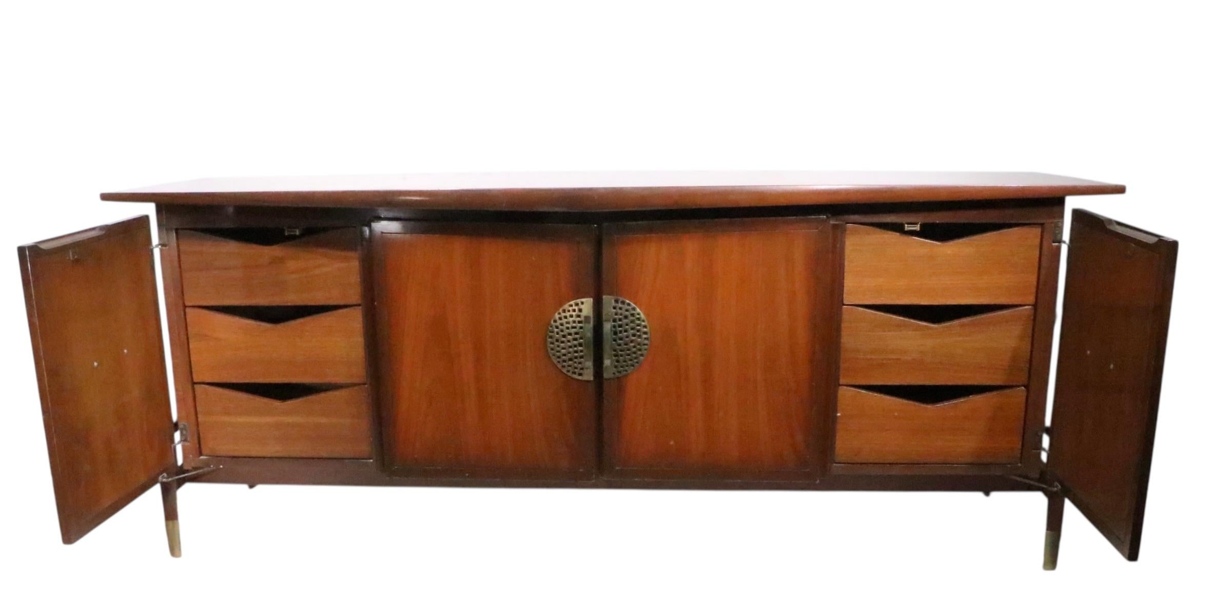 Comò moderno Hollywood Regency Mid Century Asia di Helen Hobey Baker in vendita 8