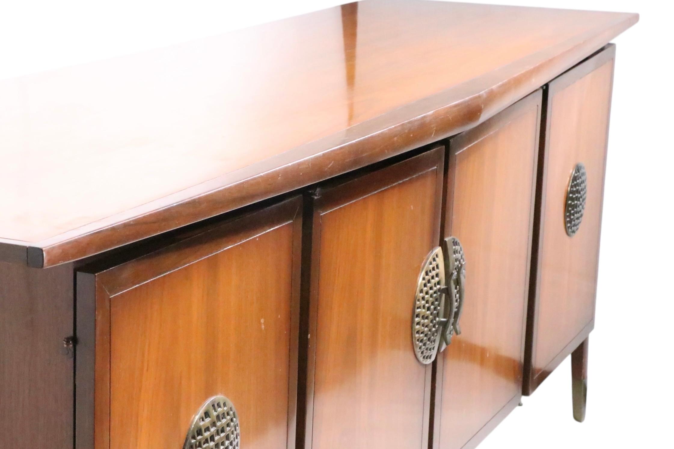 Comò moderno Hollywood Regency Mid Century Asia di Helen Hobey Baker in vendita 9