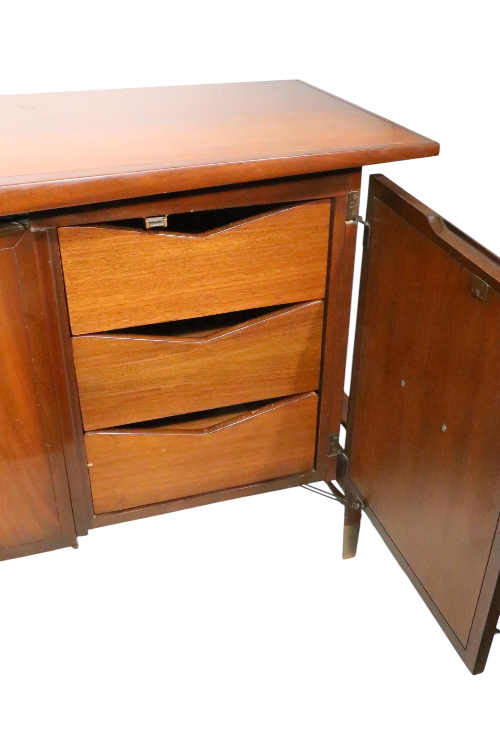 Comò moderno Hollywood Regency Mid Century Asia di Helen Hobey Baker in vendita 10