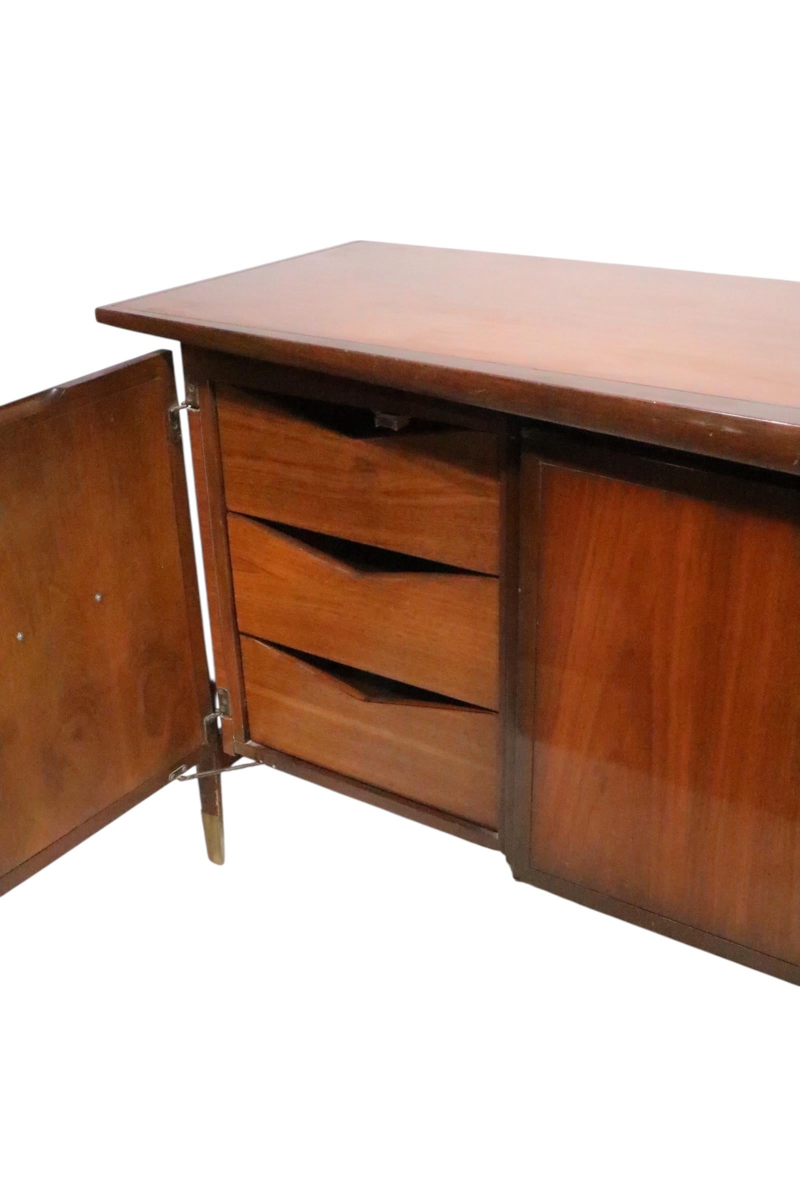 Comò moderno Hollywood Regency Mid Century Asia di Helen Hobey Baker in vendita 11