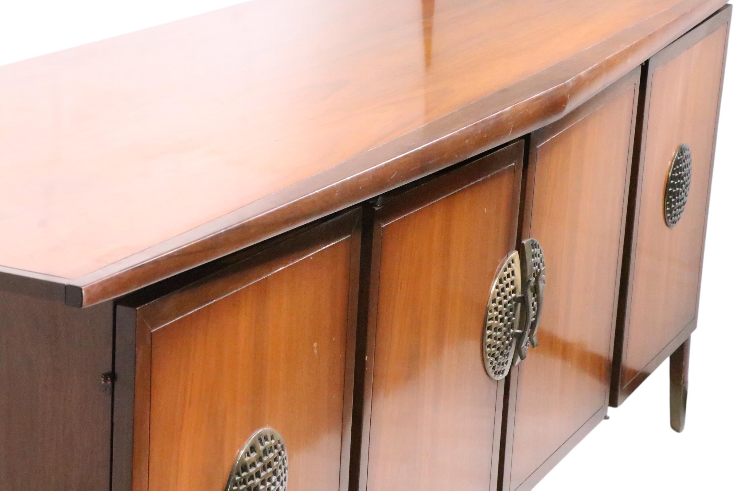 Comò moderno Hollywood Regency Mid Century Asia di Helen Hobey Baker in vendita 12