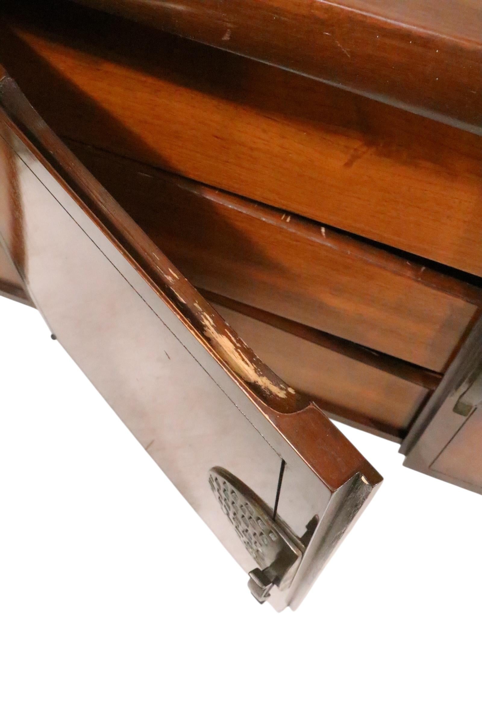 Comò moderno Hollywood Regency Mid Century Asia di Helen Hobey Baker in vendita 13