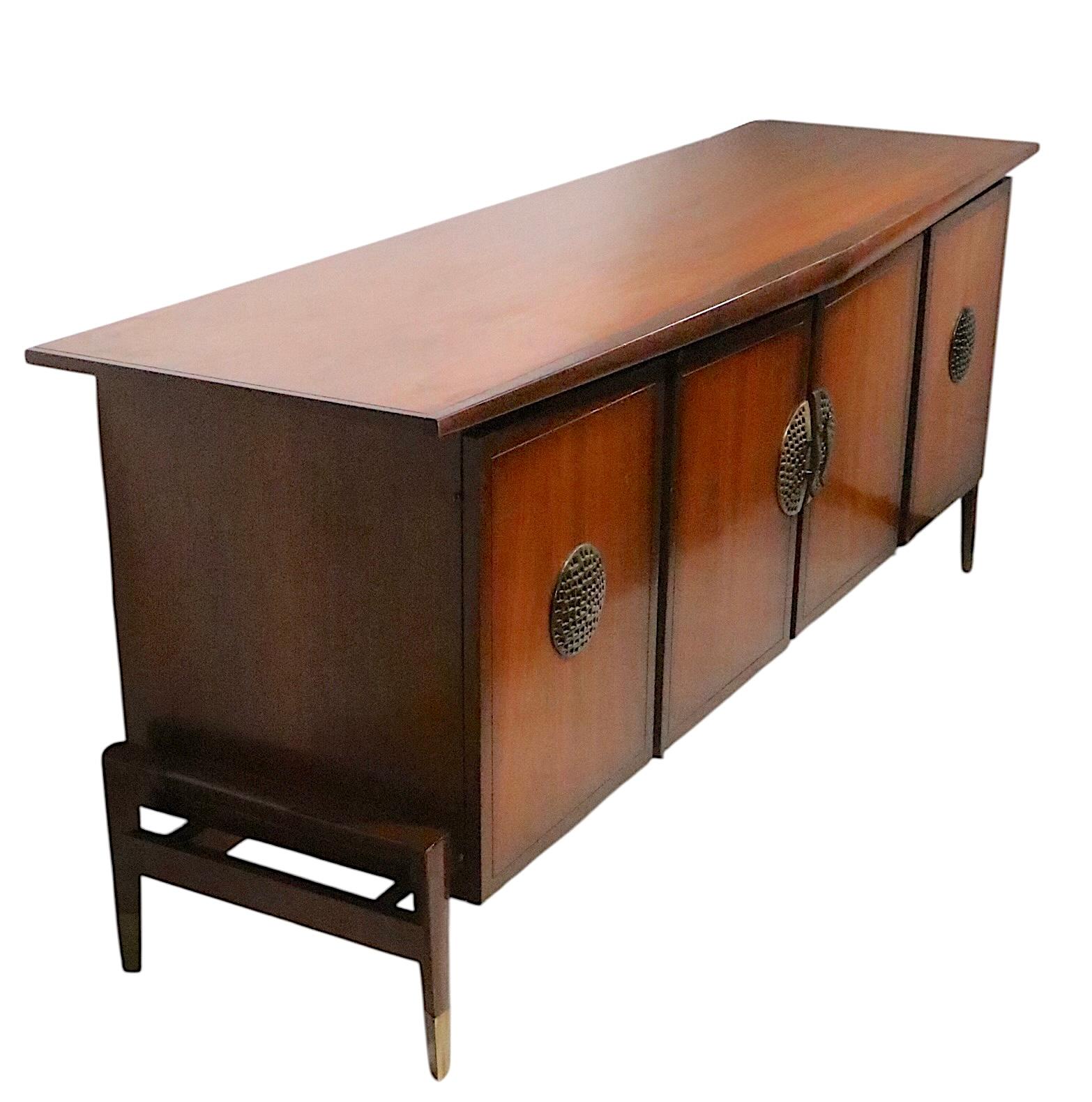 Comò moderno Hollywood Regency Mid Century Asia di Helen Hobey Baker In condizioni buone in vendita a New York, NY