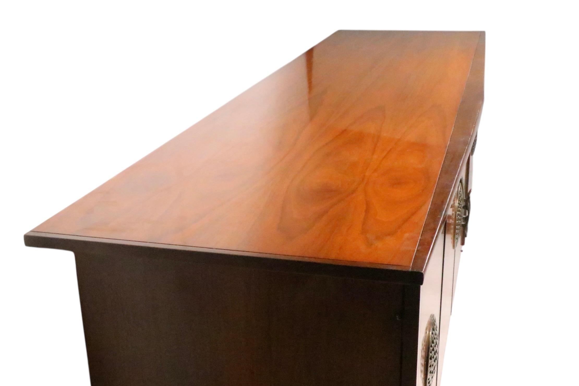 Comò moderno Hollywood Regency Mid Century Asia di Helen Hobey Baker in vendita 2