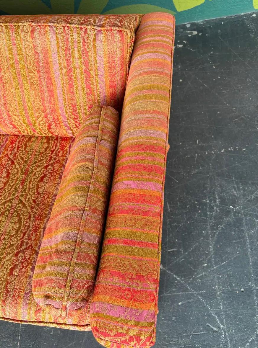 Canapé en brocart Hollywood Regency Mid Century par Baumritter en vente 2