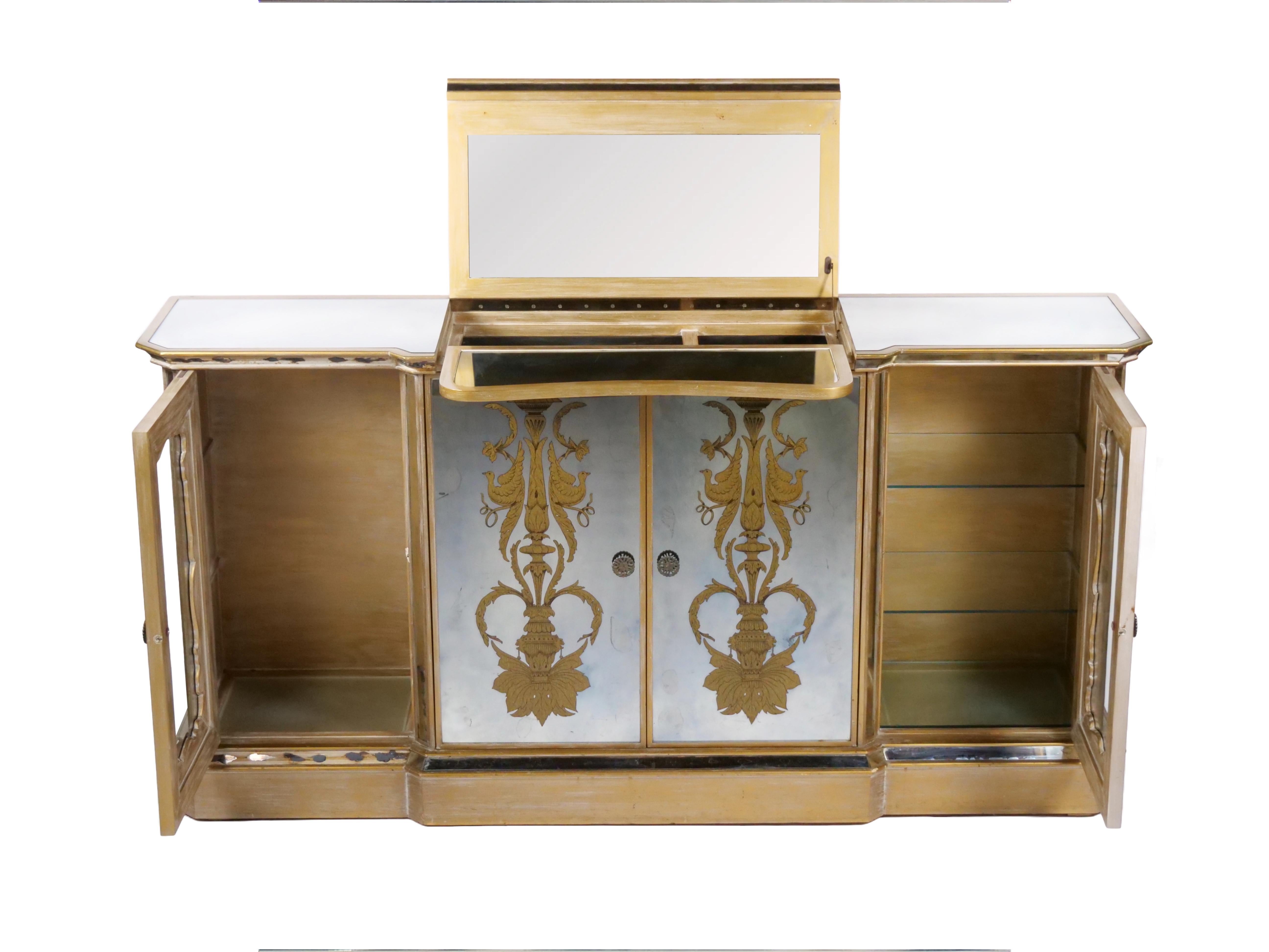Hollywood Regency Mirrored Eglomise Bar / Credenza / Server In Good Condition For Sale In Tarry Town, NY