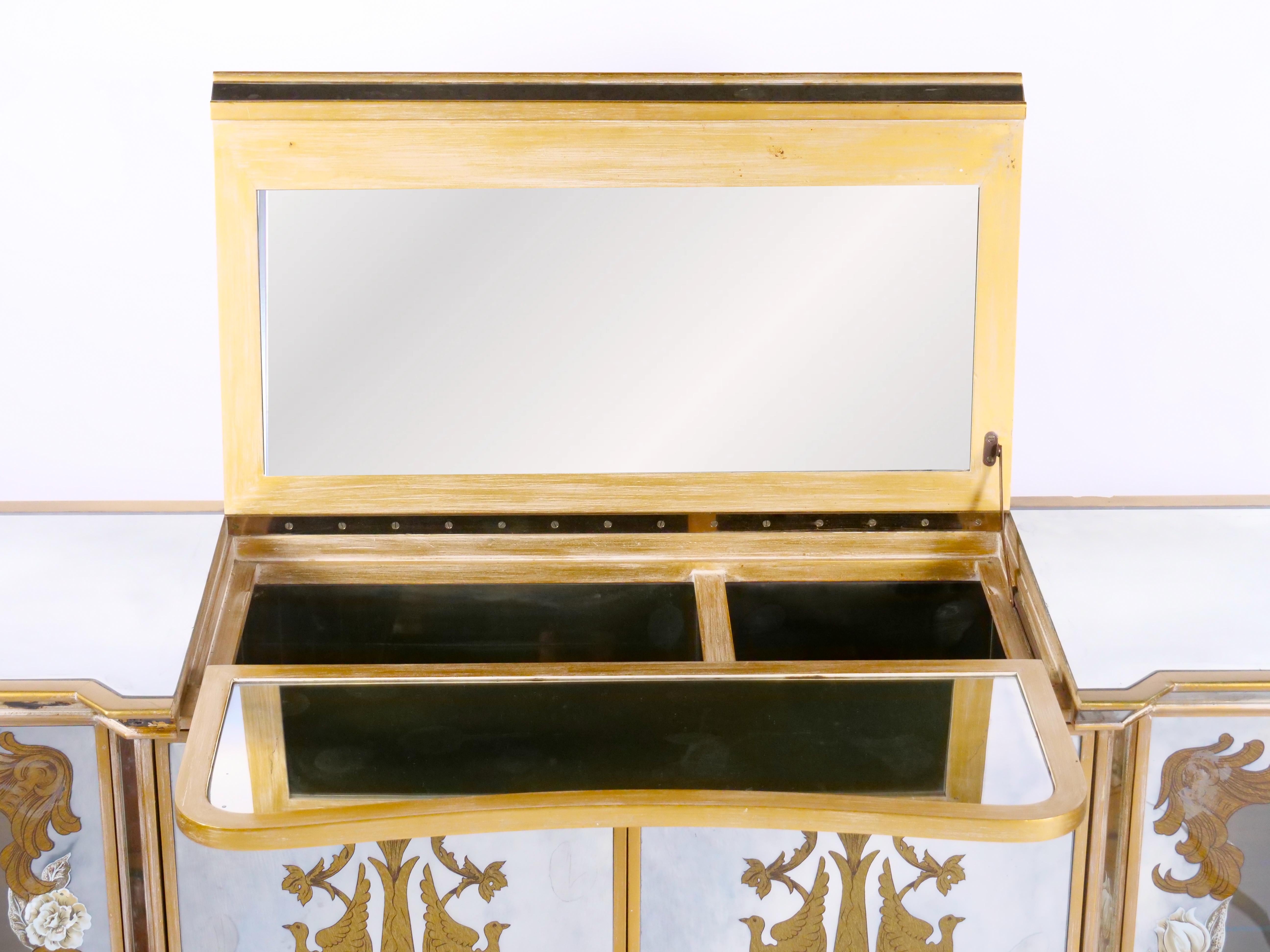 Hollywood Regency Mirrored Eglomise Bar / Credenza / Server For Sale 1