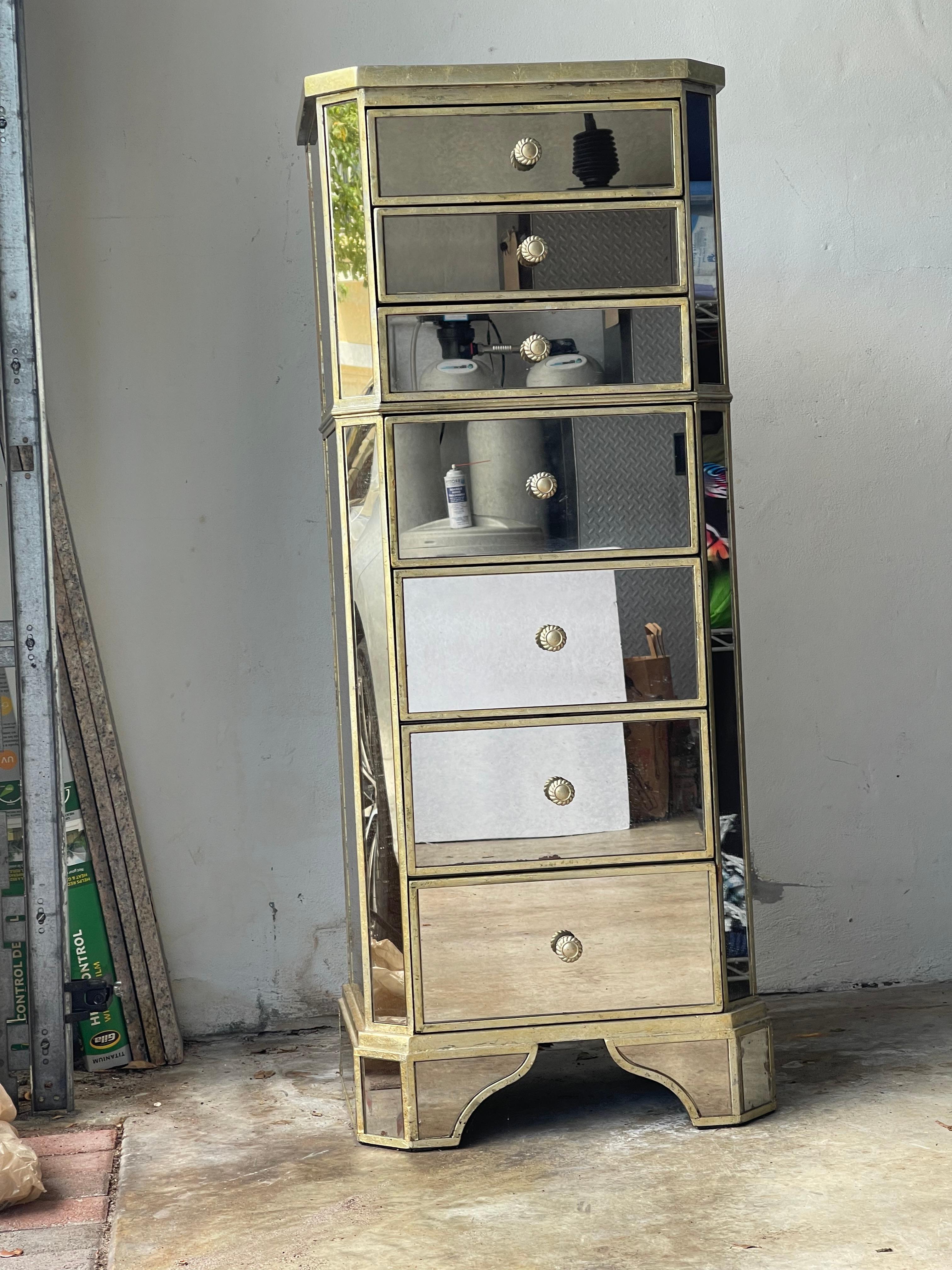 Commode alto con specchio Hollywood Regency In condizioni buone in vendita a Boca Raton, FL