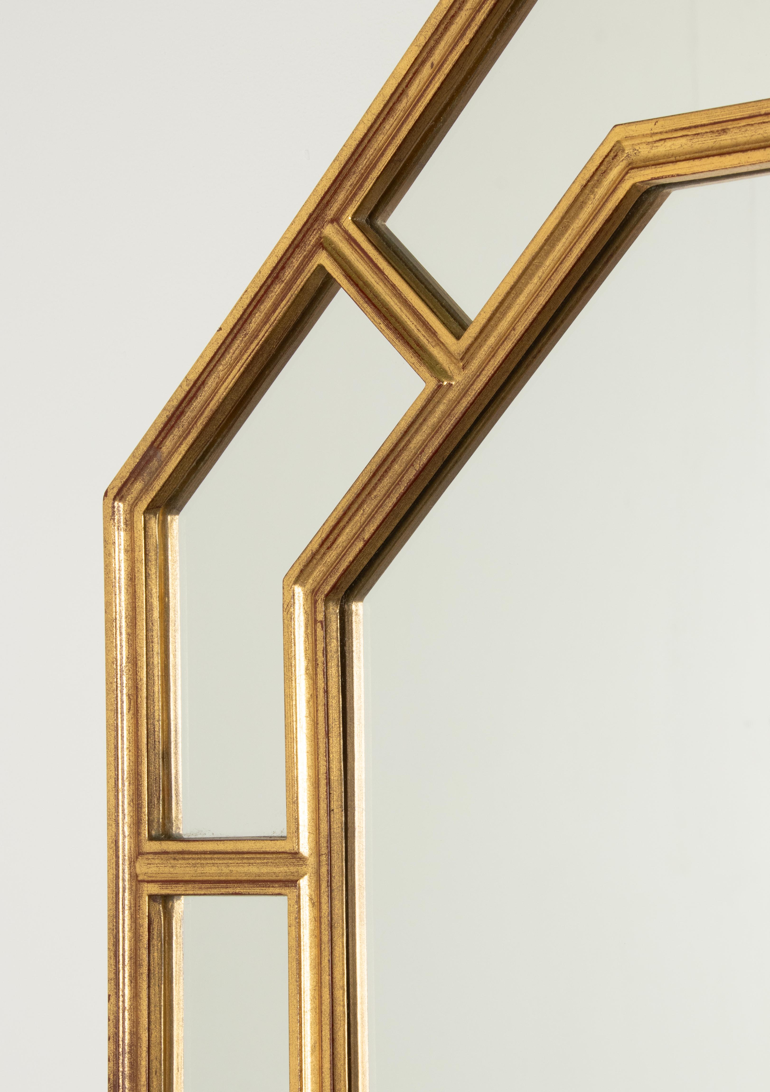 Miroir mural octogonal en résine dorée de style Hollywood Regency moderne par DeKnudt en vente 15