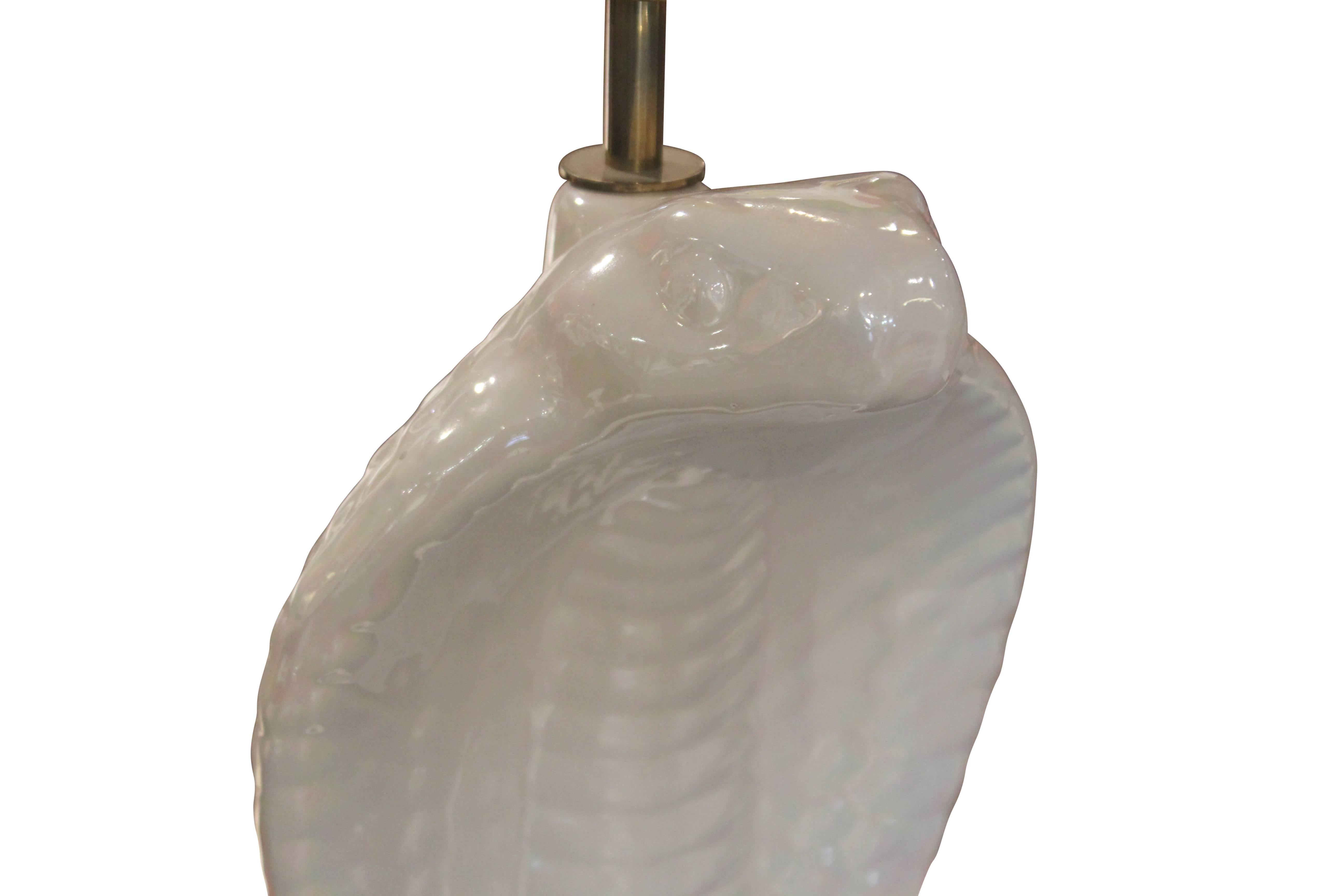 Hollywood Regency Modern Tommaso Barbi Pearlescent White Cobra Snake Table Lamp In Excellent Condition In Houston, TX