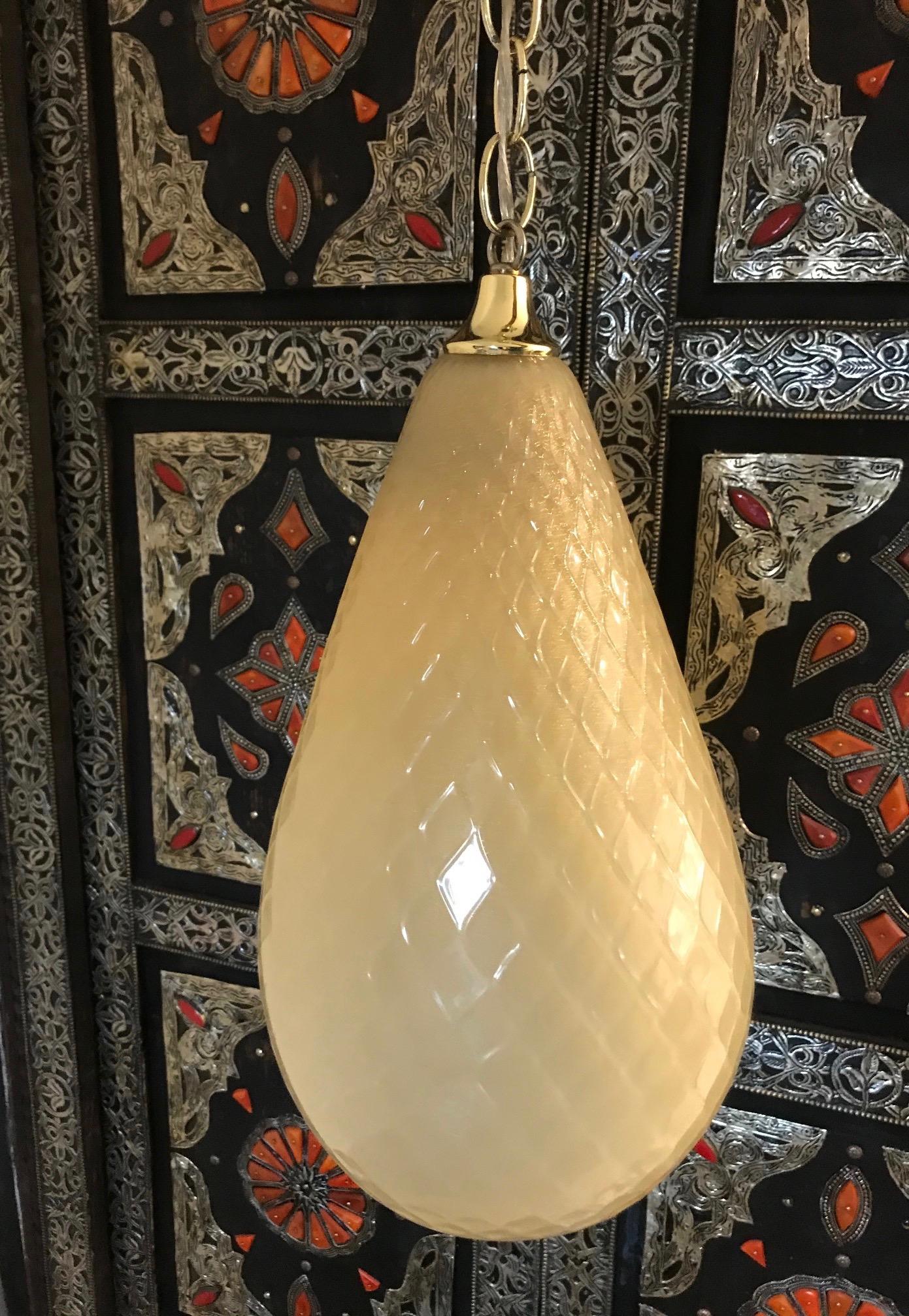 Mid-Century Modern hand blown Murano glass light fixture in a rich beige color with gold fleck accents. The pendant chandelier has a Moorish or Moroccan inspired design in the form of a tear drop or a bell with etched diamond patterns. Fitted with a
