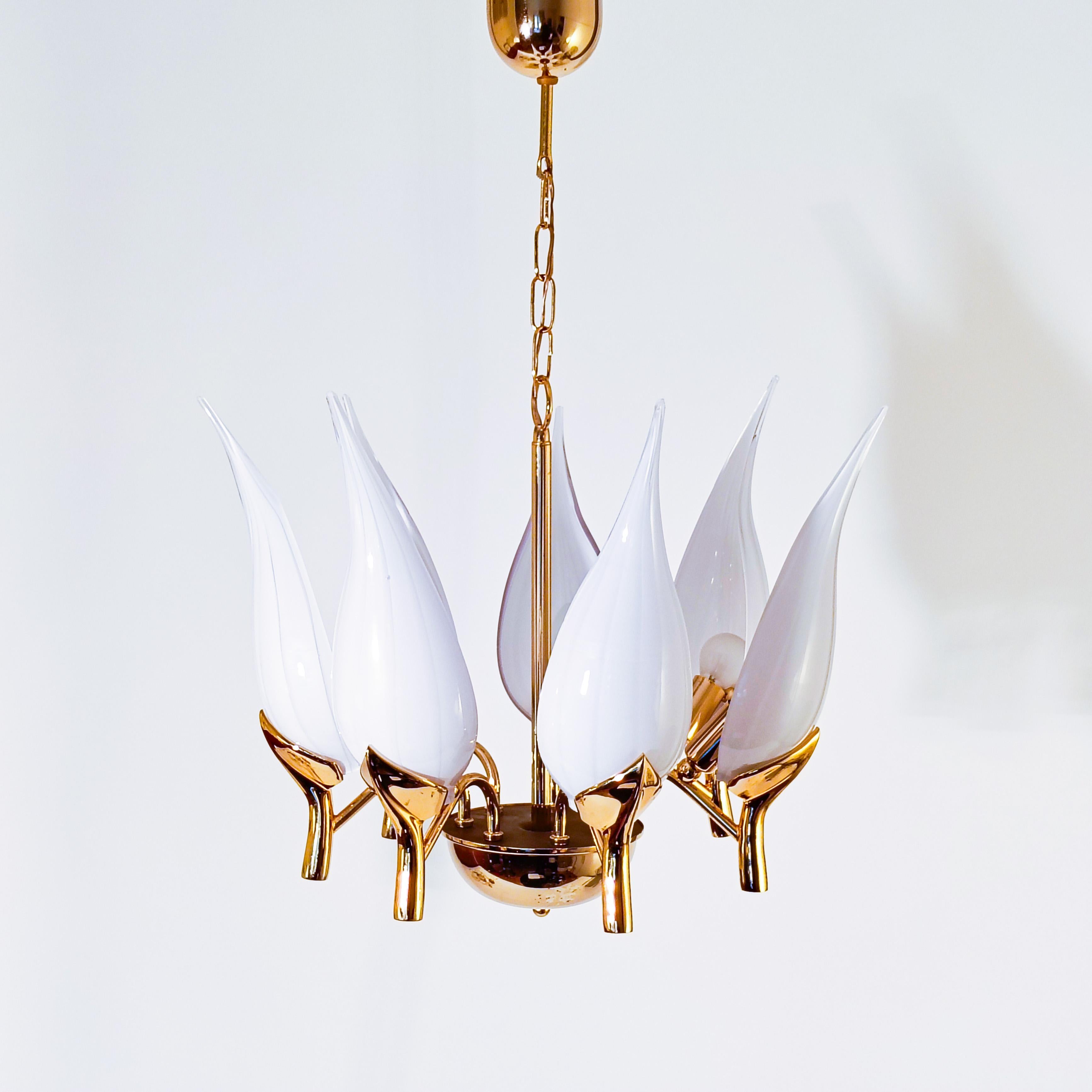 Hollywood Regency. Murano-Glasblätter-Kronleuchter von F. Fabbian, Italien, 1970er Jahre (Handgefertigt) im Angebot
