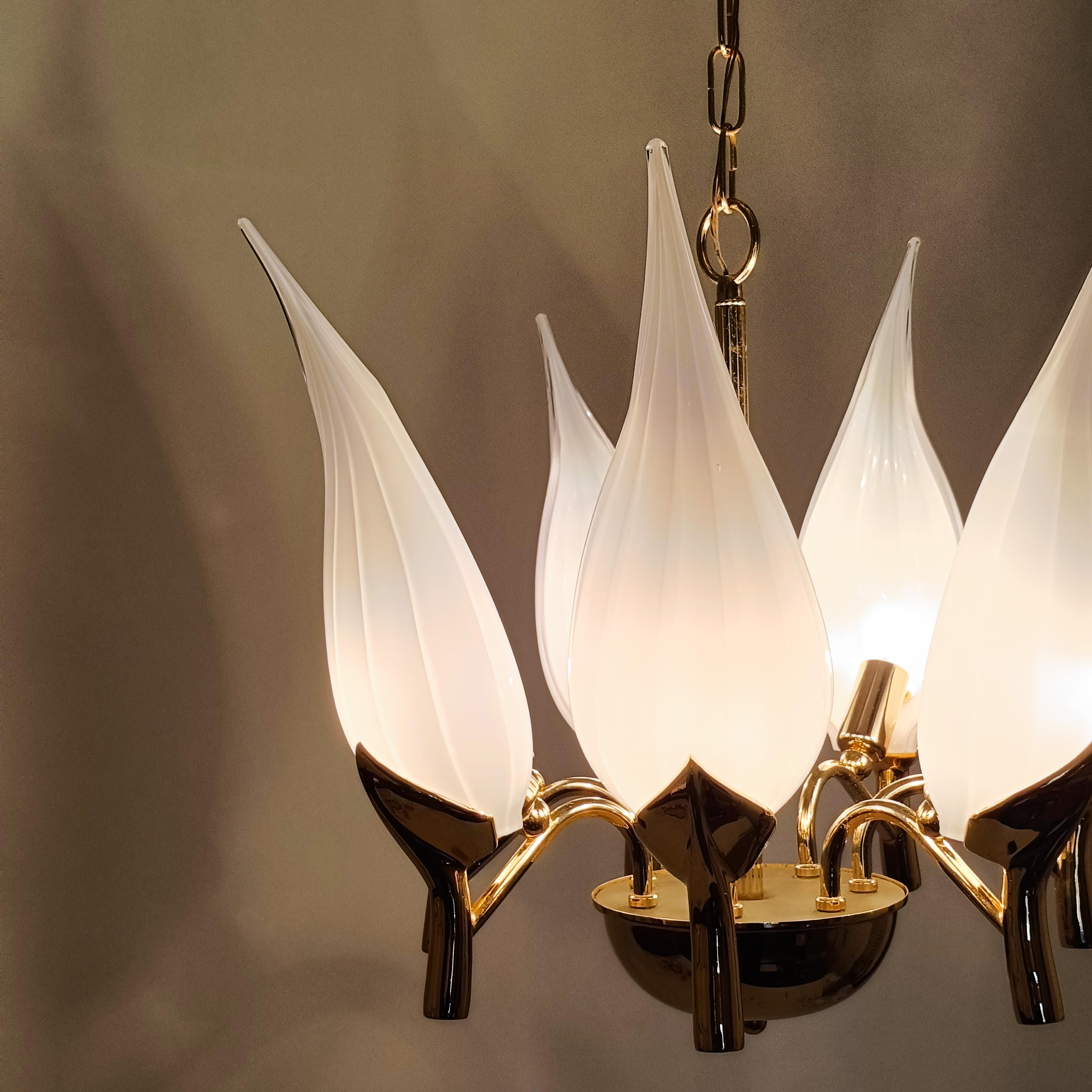 Hollywood Regency. Murano-Glasblätter-Kronleuchter von F. Fabbian, Italien, 1970er Jahre im Angebot 1