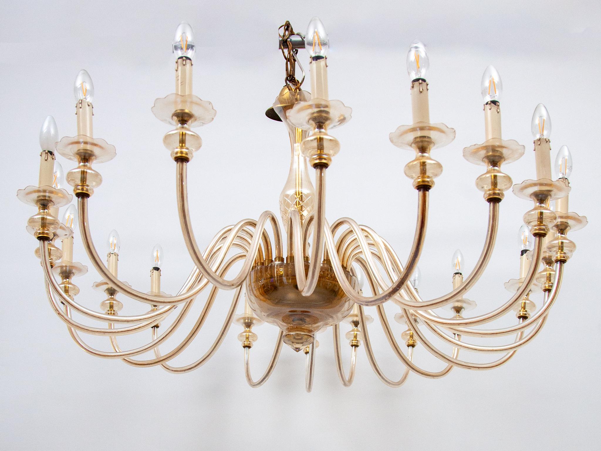 Lustre en verre ambré à dix-huit bras, Hollywood Regency Murano, années 1950 en vente 9