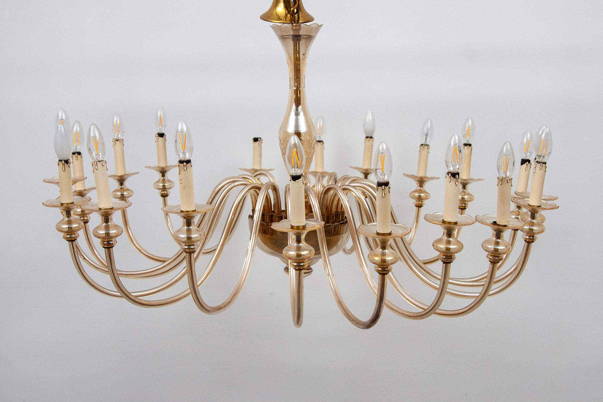 Lustre en verre ambré à dix-huit bras, Hollywood Regency Murano, années 1950 Bon état - En vente à Antwerp, BE