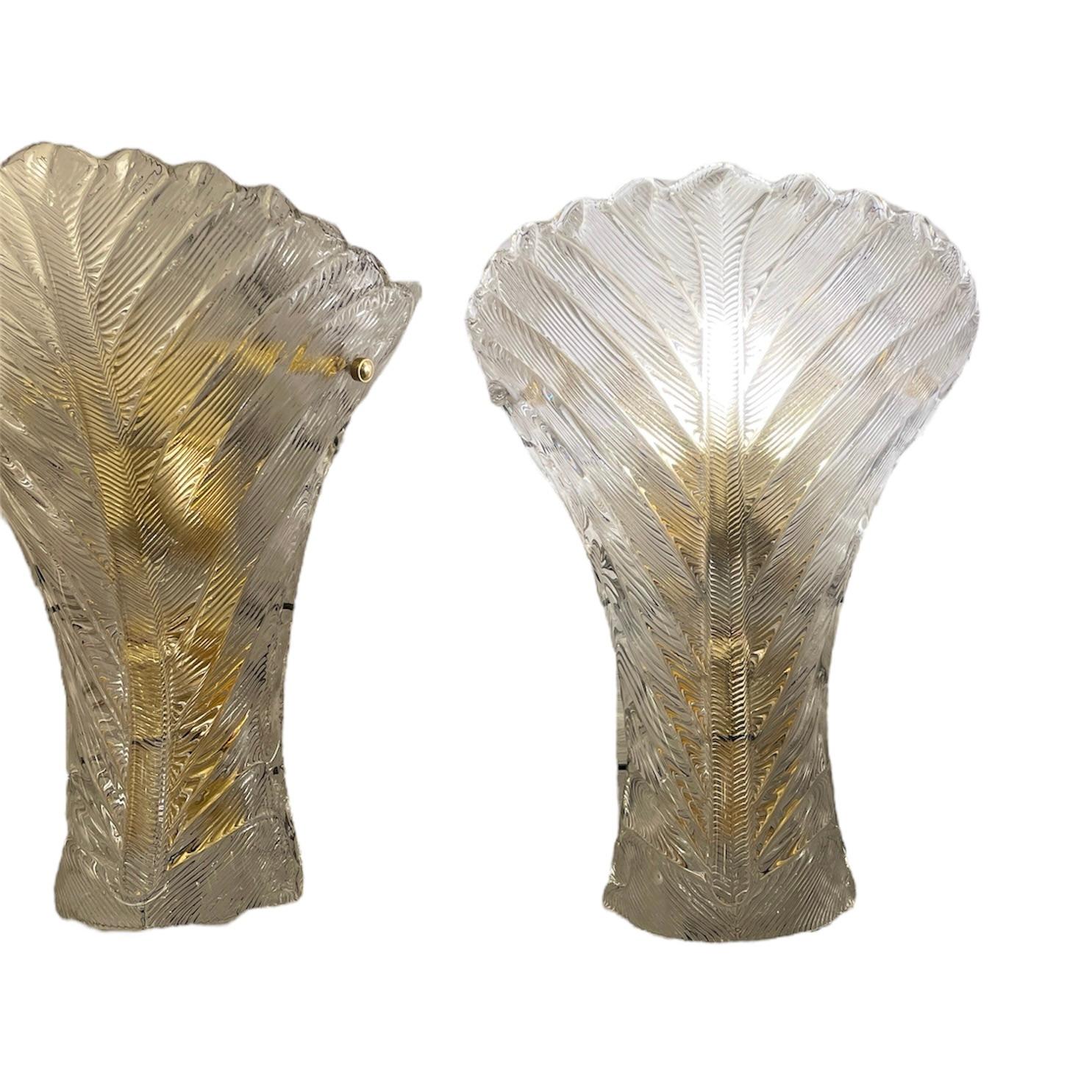 Set di due lampade da parete a forma di foglia in vetro di Murano striato, nello stile di Barovier&Toso degli anni '80.

Nello stile di : Barovier&Toso
Origine : Italia
Periodo di progettazione: anni '80.
Materiali: vetro, metallo
Colore: