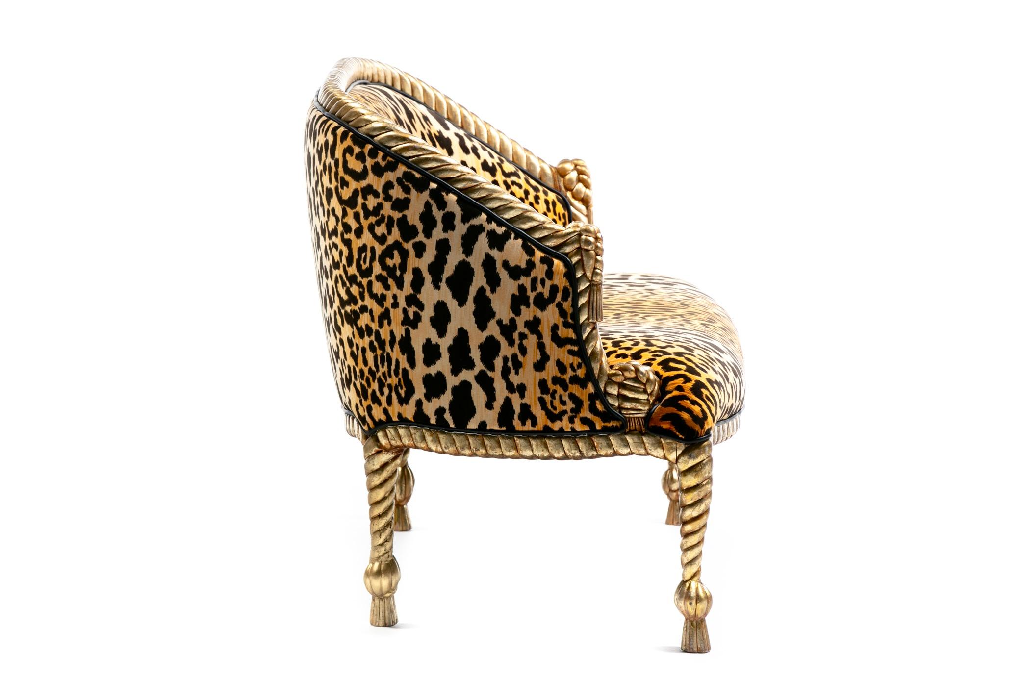 Divano con corde e nappe dorate in velluto leopardato in stile Hollywood Regency Napoleone III in vendita 4