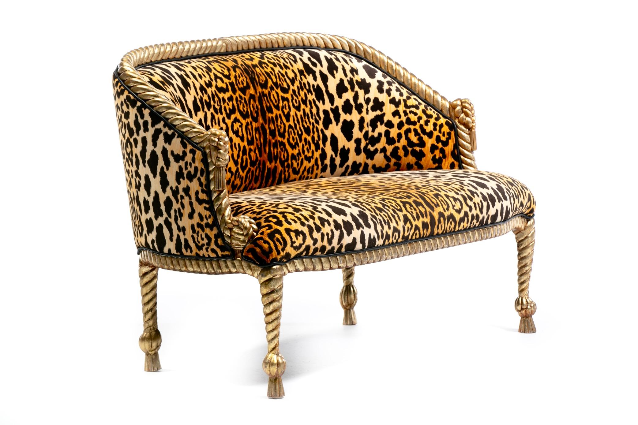 Divano con corde e nappe dorate in velluto leopardato in stile Hollywood Regency Napoleone III in vendita 5