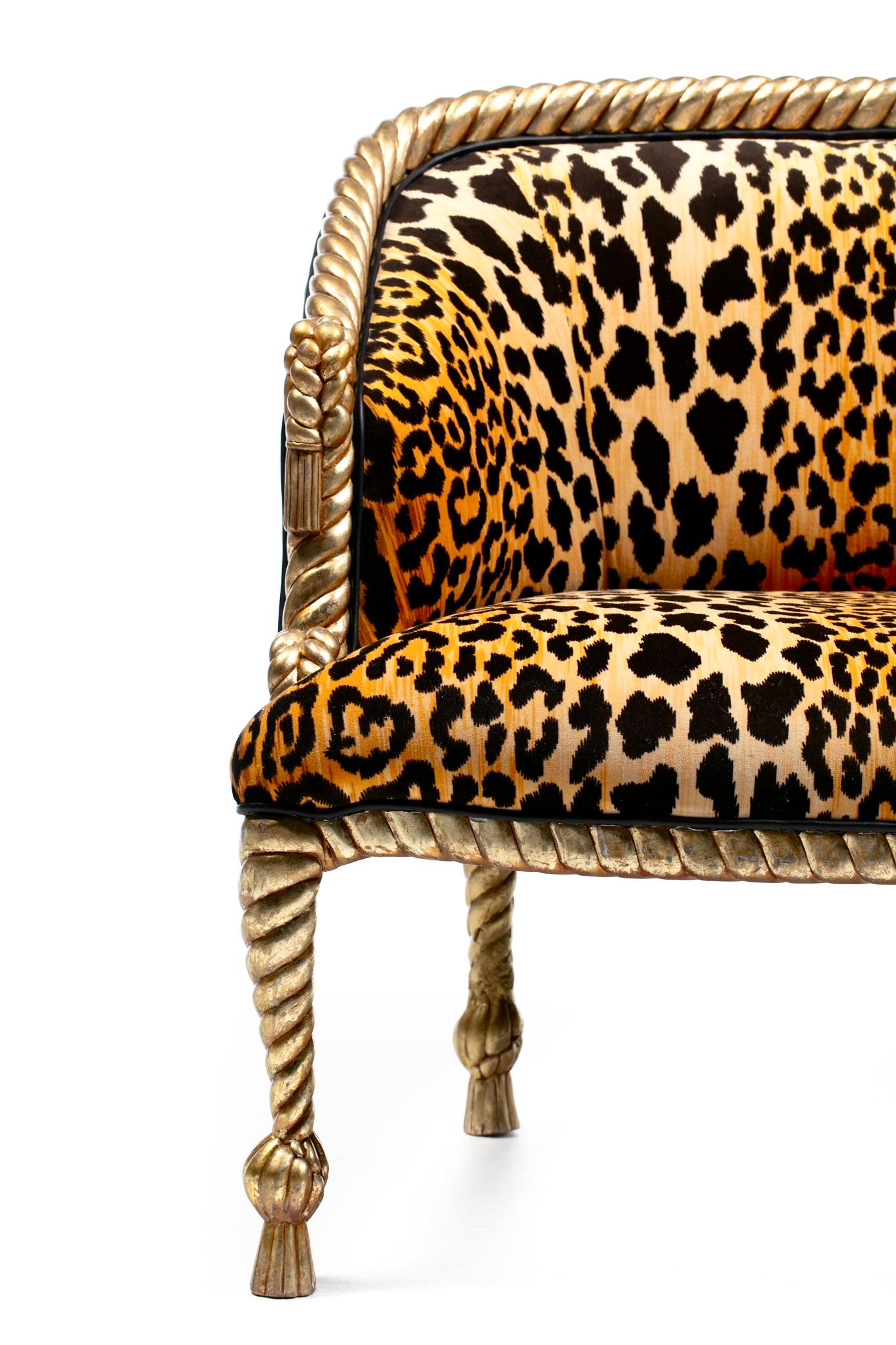 Divano con corde e nappe dorate in velluto leopardato in stile Hollywood Regency Napoleone III in vendita 6