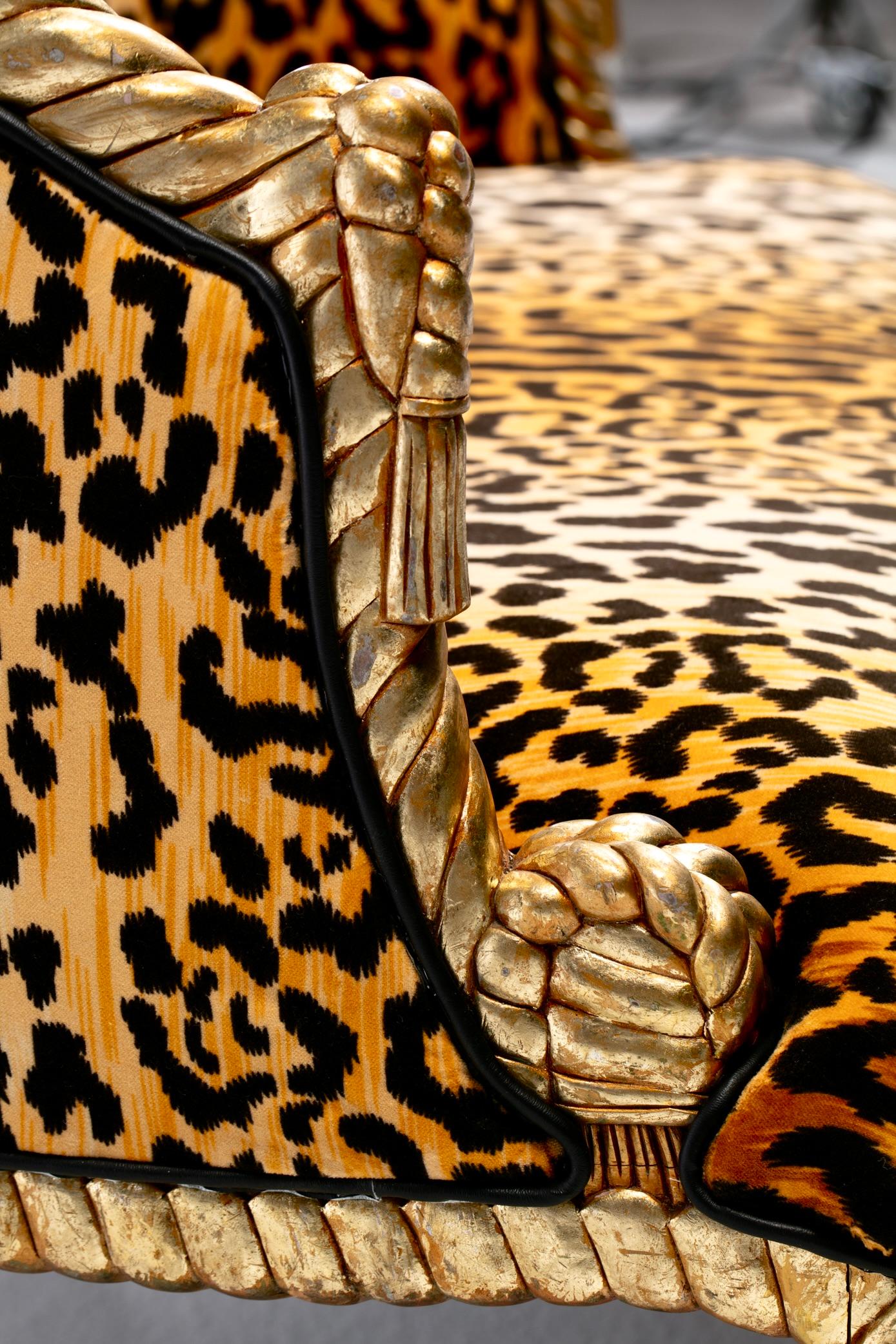 Divano con corde e nappe dorate in velluto leopardato in stile Hollywood Regency Napoleone III in vendita 11