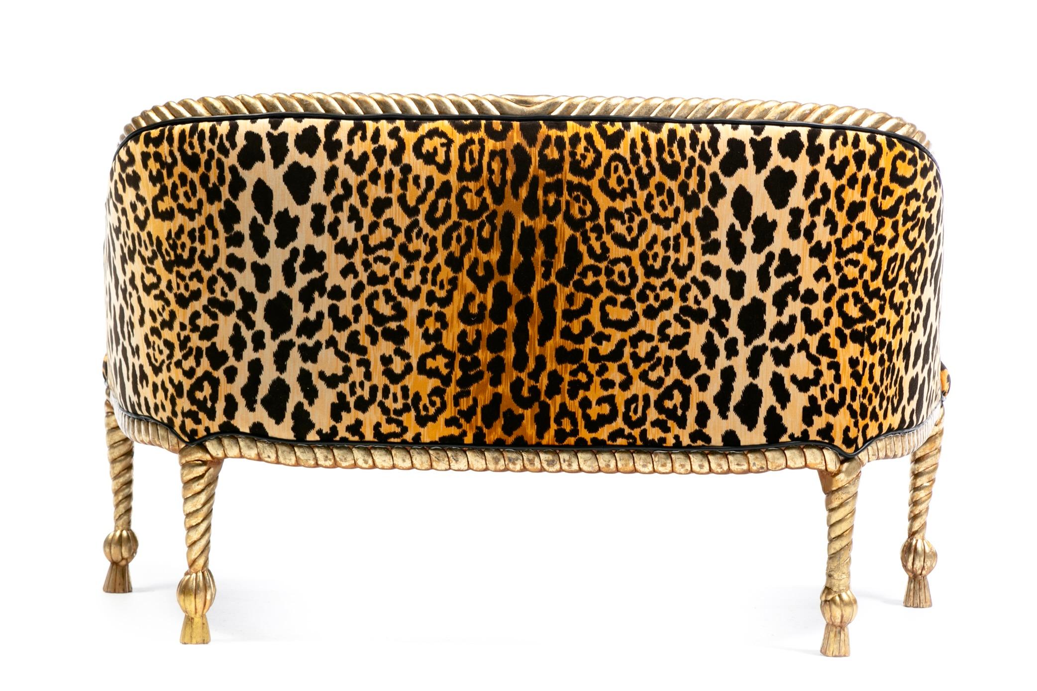 Divano con corde e nappe dorate in velluto leopardato in stile Hollywood Regency Napoleone III in vendita 2