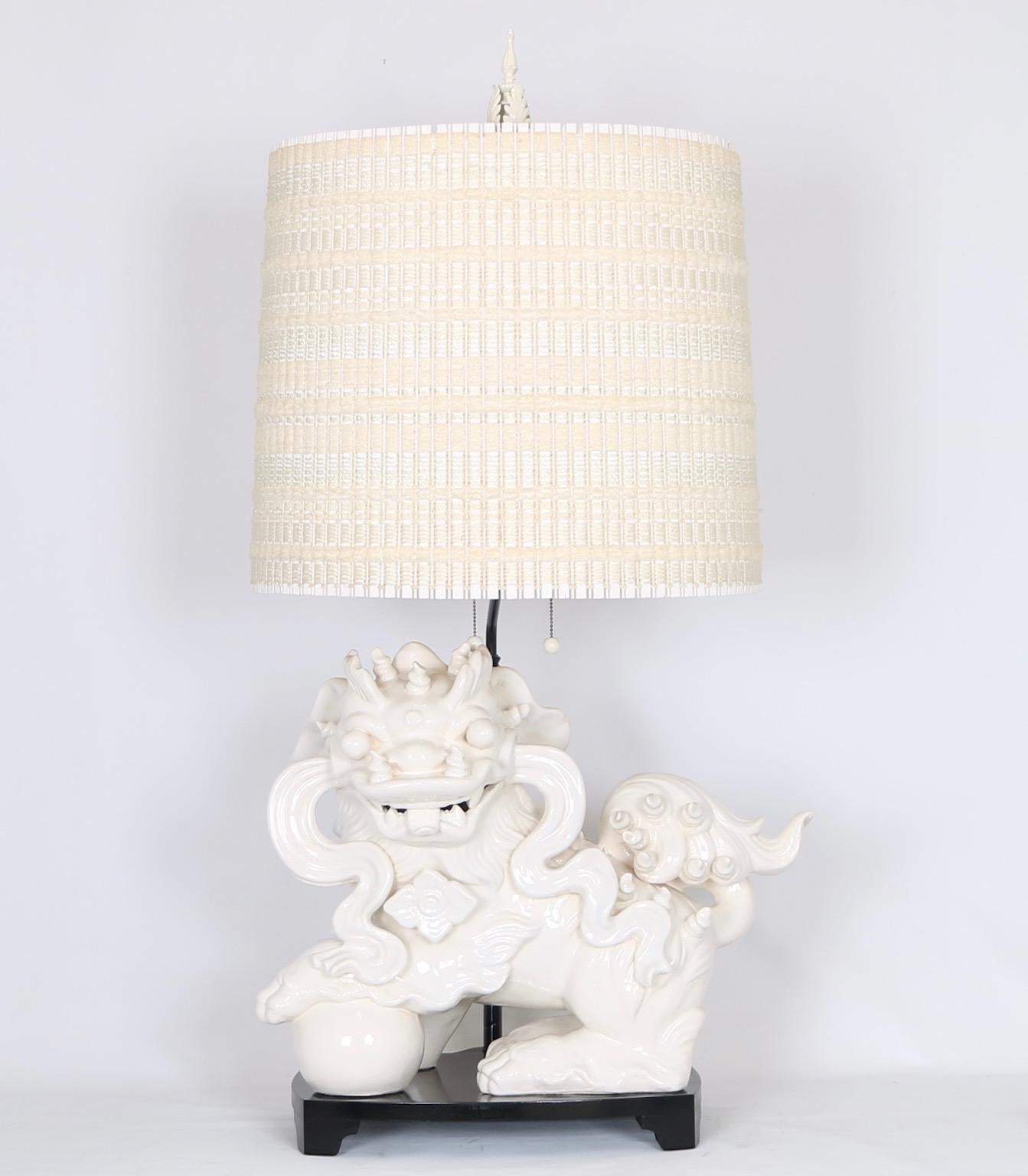 Hollywood Regency Nardini Studios Foo Dog Table Lamp with Maria Kipp Shade In Excellent Condition In New York, NY