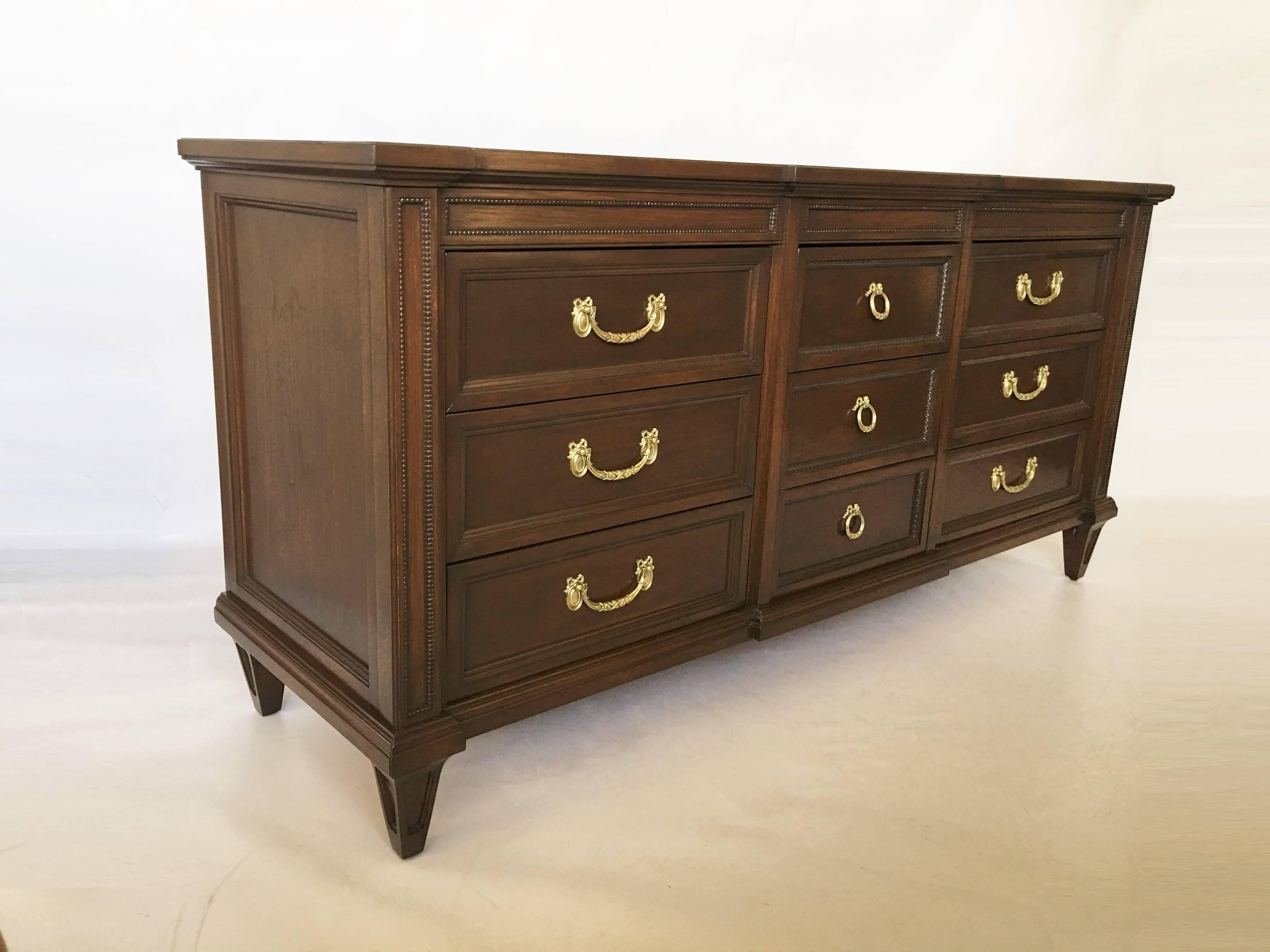 Hollywood Regency Nine-Drawer Dresser In Excellent Condition For Sale In Dallas, TX