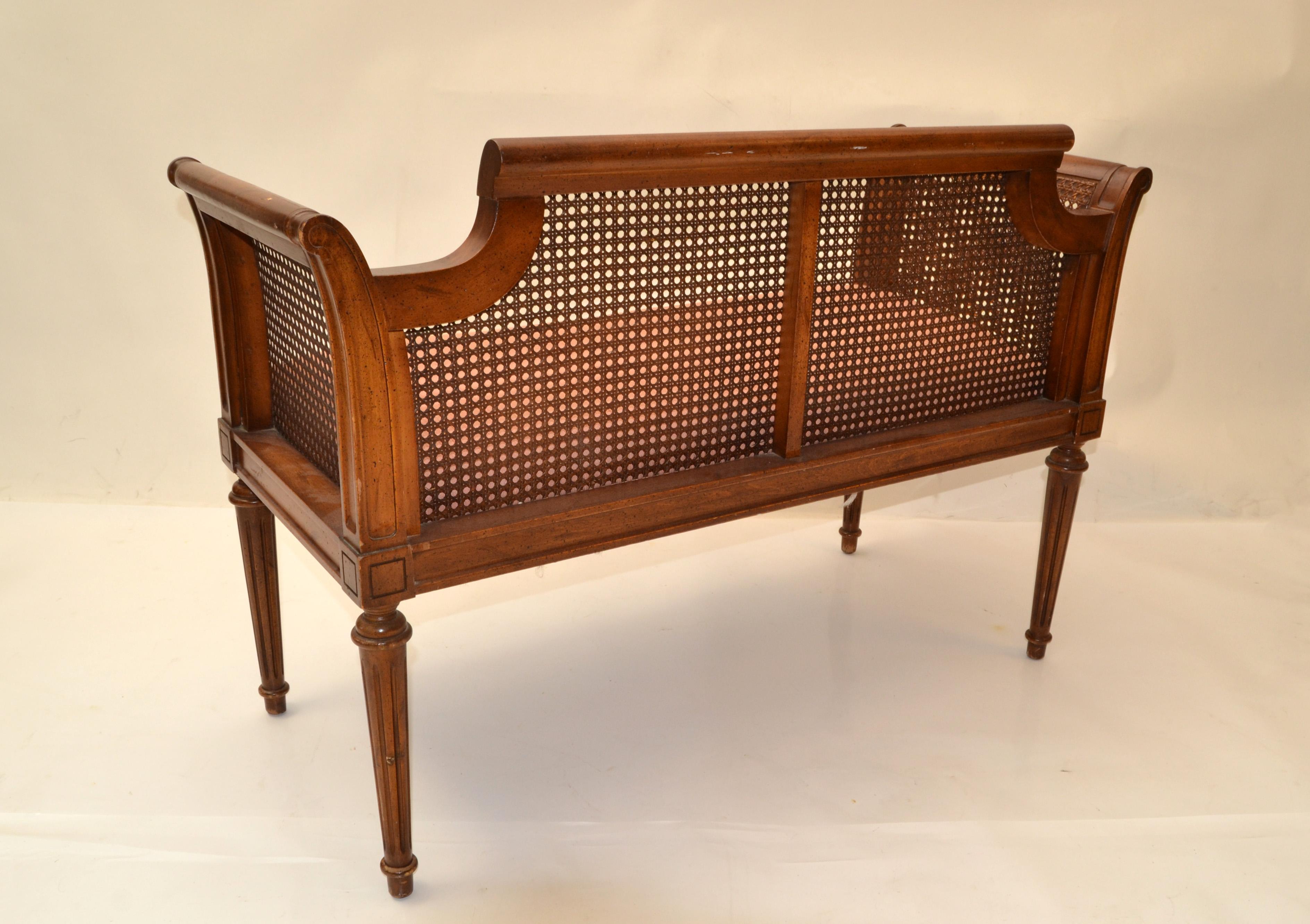 Hollywood Regency Oak Classic Bench Turned Legs & Carved Decor Handwoven Cane    For Sale 6