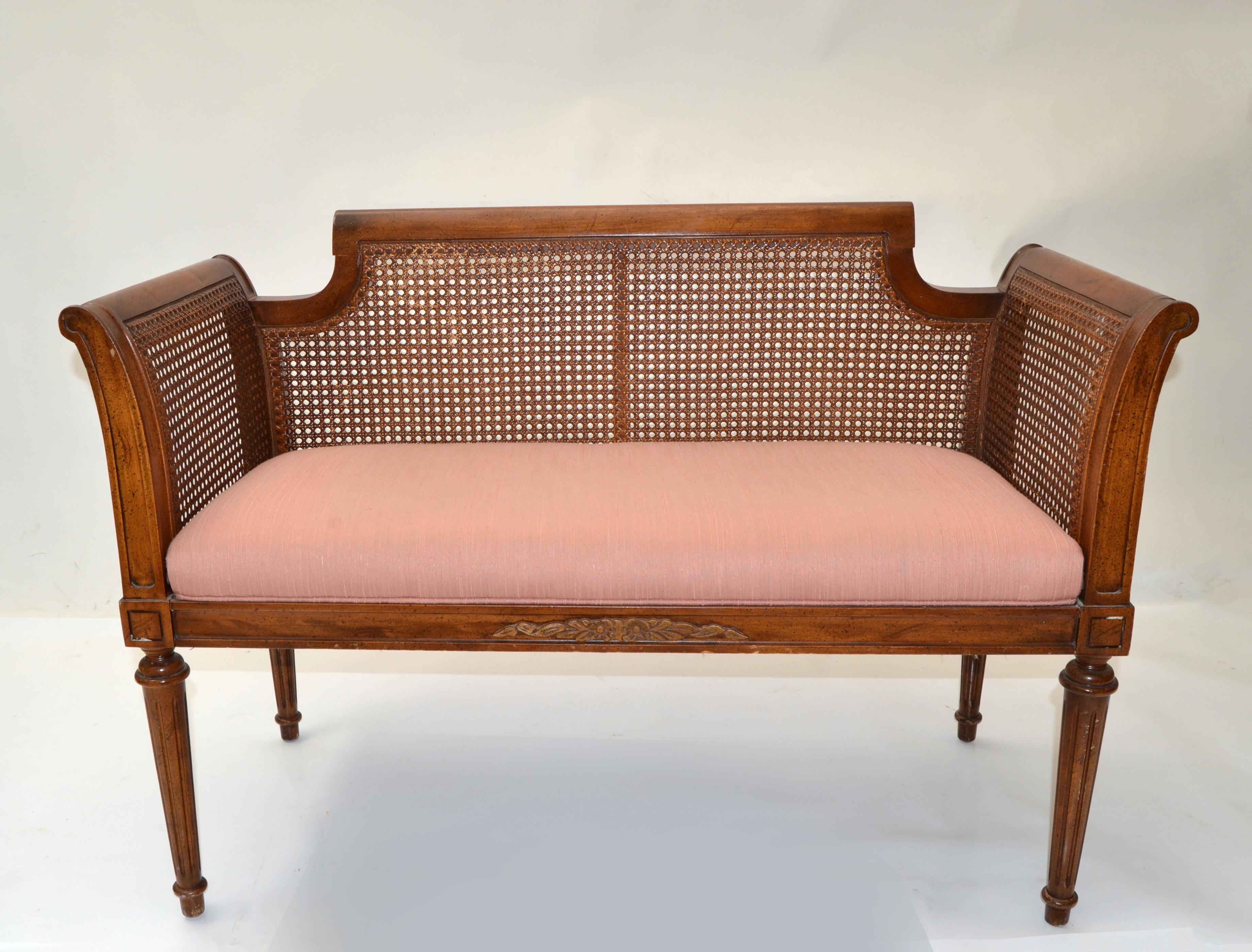 Hollywood Regency Oak Classic Bench Turned Legs & Carved Decor Handwoven Cane    For Sale 7