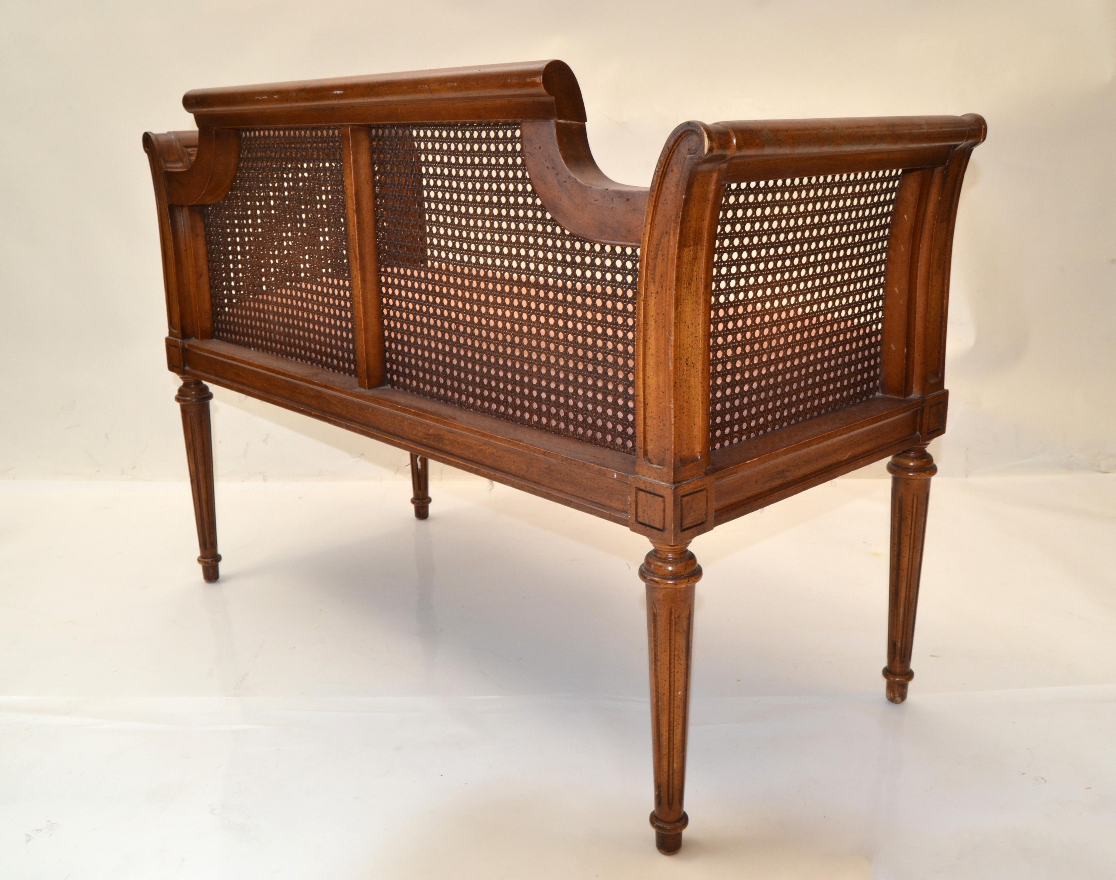 Mid-20th Century Hollywood Regency Oak Classic Bench Turned Legs & Carved Decor Handwoven Cane    For Sale