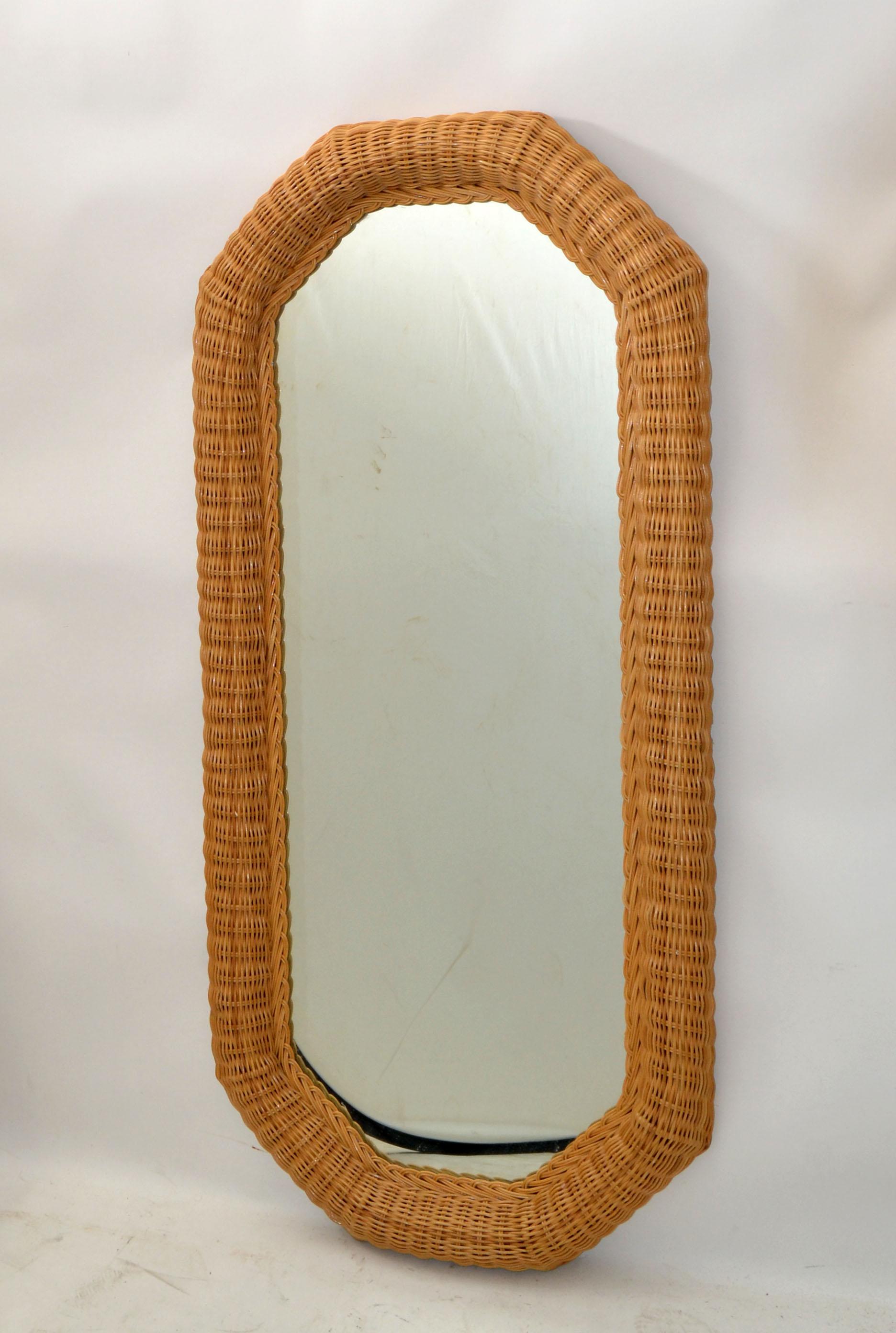 Hollywood Regency Octagonal Bamboo & Wicker Wall Mirror 1950 Boho Chic In Good Condition In Miami, FL