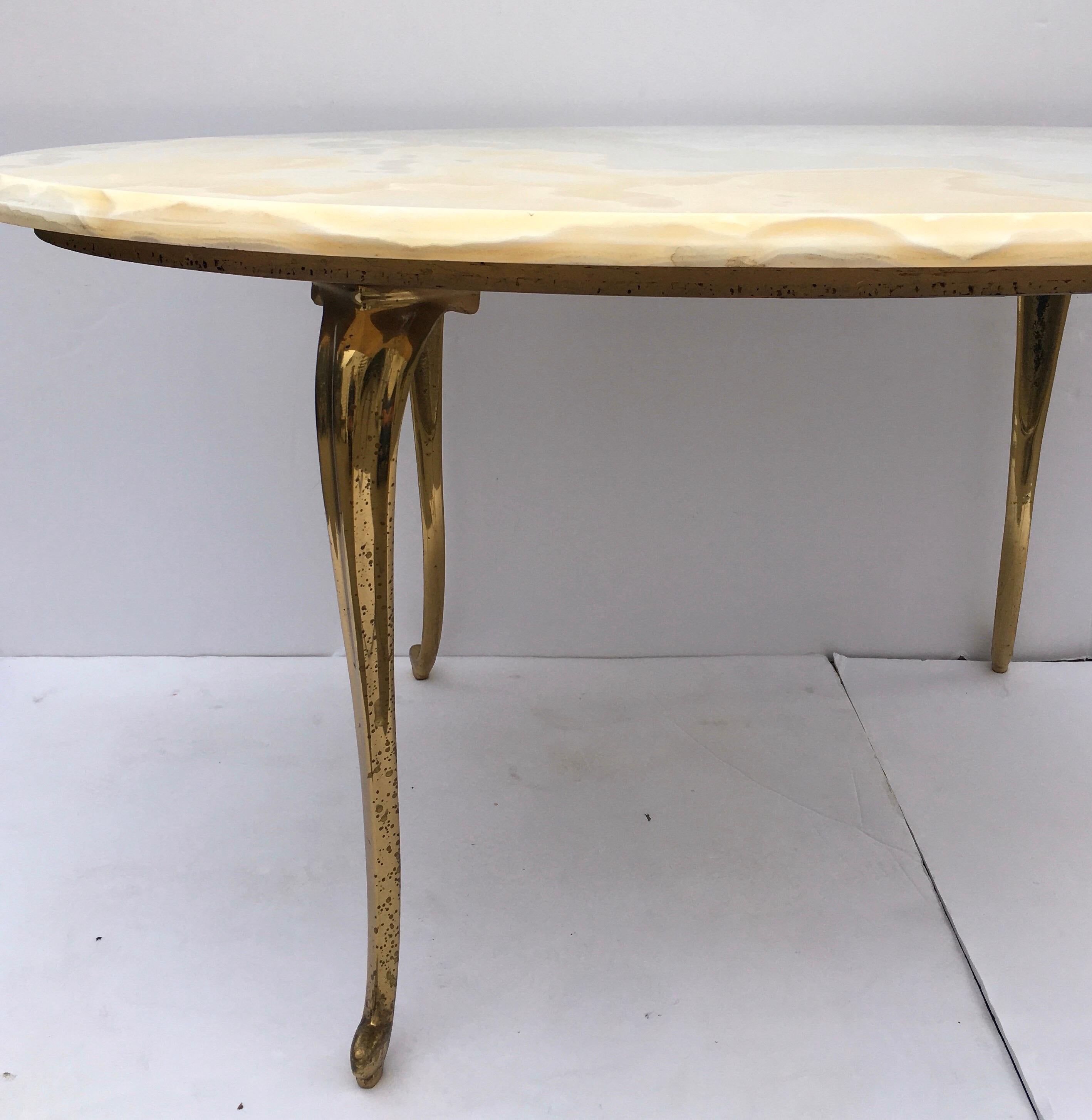 Hollywood Regency Onyx Stone and Brass Oval Cocktail Coffee Table, Italy In Good Condition In Lambertville, NJ