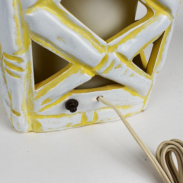 20th Century Hollywood Regency or Chinoiserie Ceramic Faux Bamboo Lamp in Yellow and White