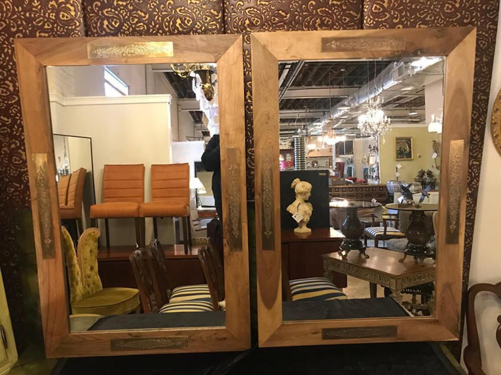 Paire de miroirs muraux, de consoles ou de miroirs d'embarcadère en noyer de style organique Hollywood Regency en vente 1