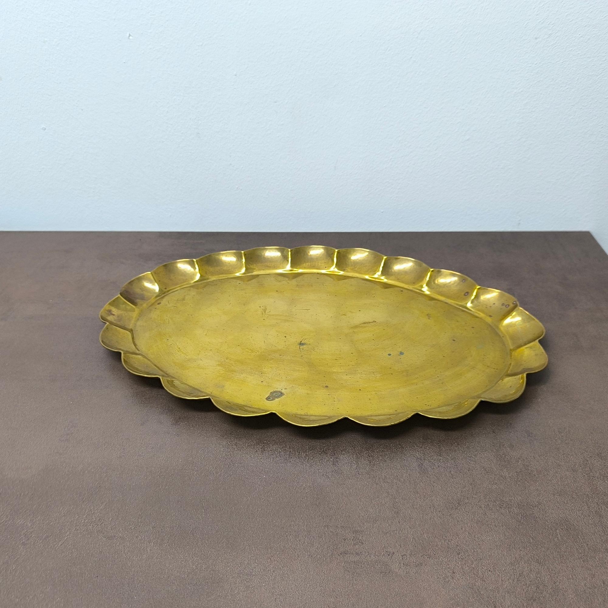 Hollywood Regency Oval Brass Tray by Arvid Johansson, Arvika Konstsmide, Sweden (Art déco) im Angebot