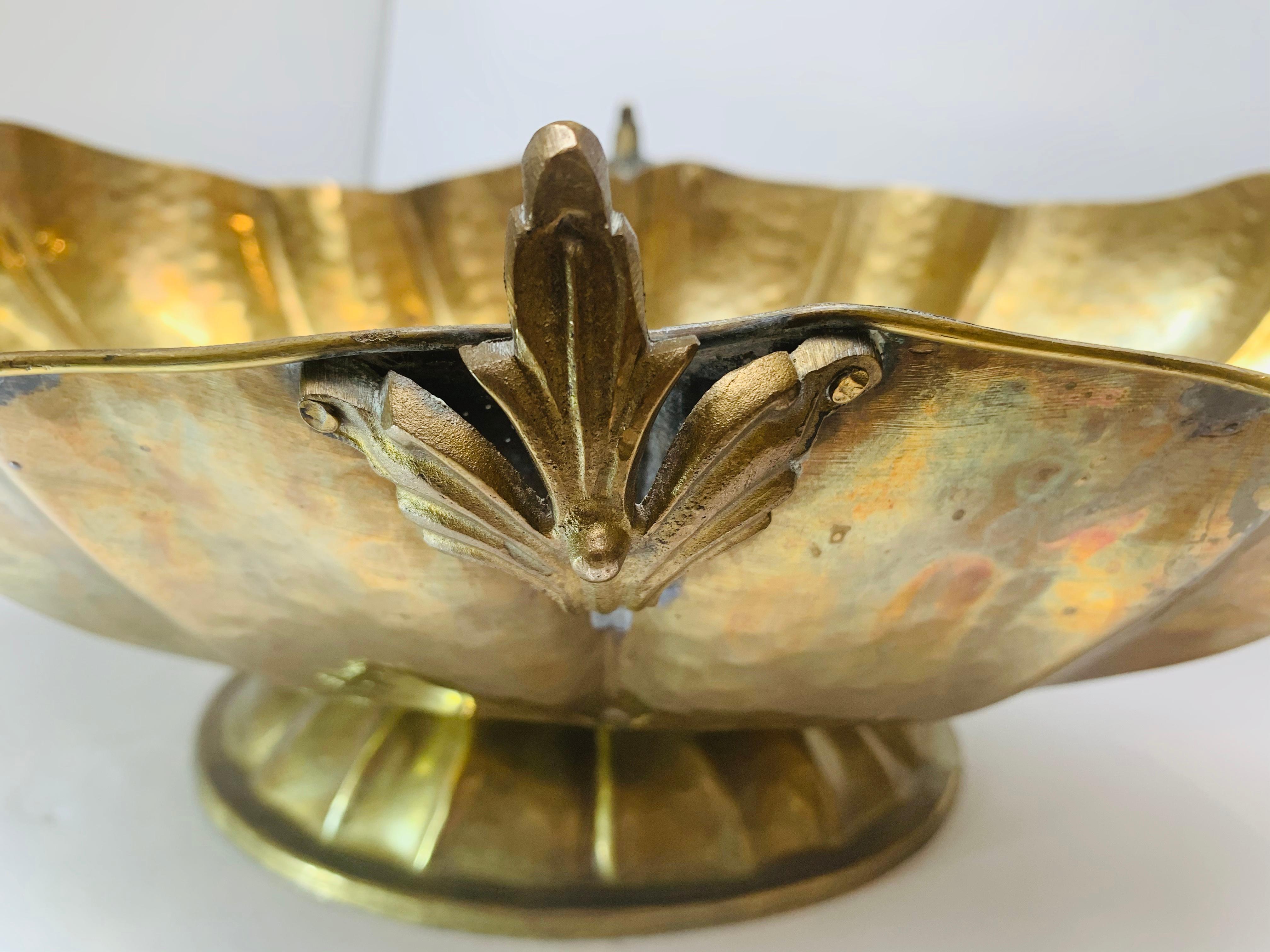 Hollywood Regency, Oval Scalloped 19th Century Hammered Brass Tureen In Good Condition In Los Angeles, CA