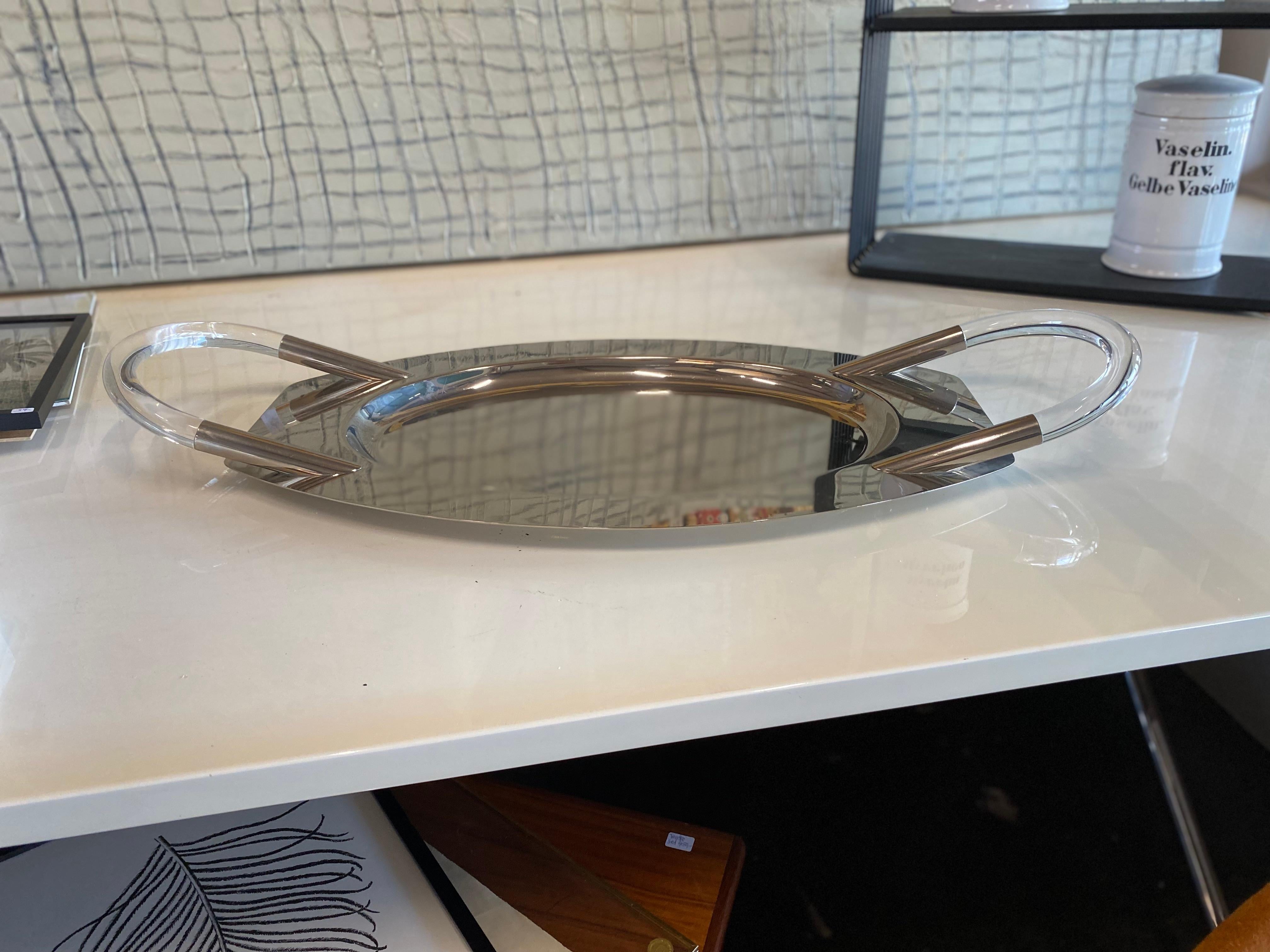 Hollywood Regency style large oval tray with acrylic glass handles. The decorative tray dates from around the late 1970s-early 1980s. It is made of chromed metal, the inserted and screwed handles are made of curved acrylic glass. The tray is in good
