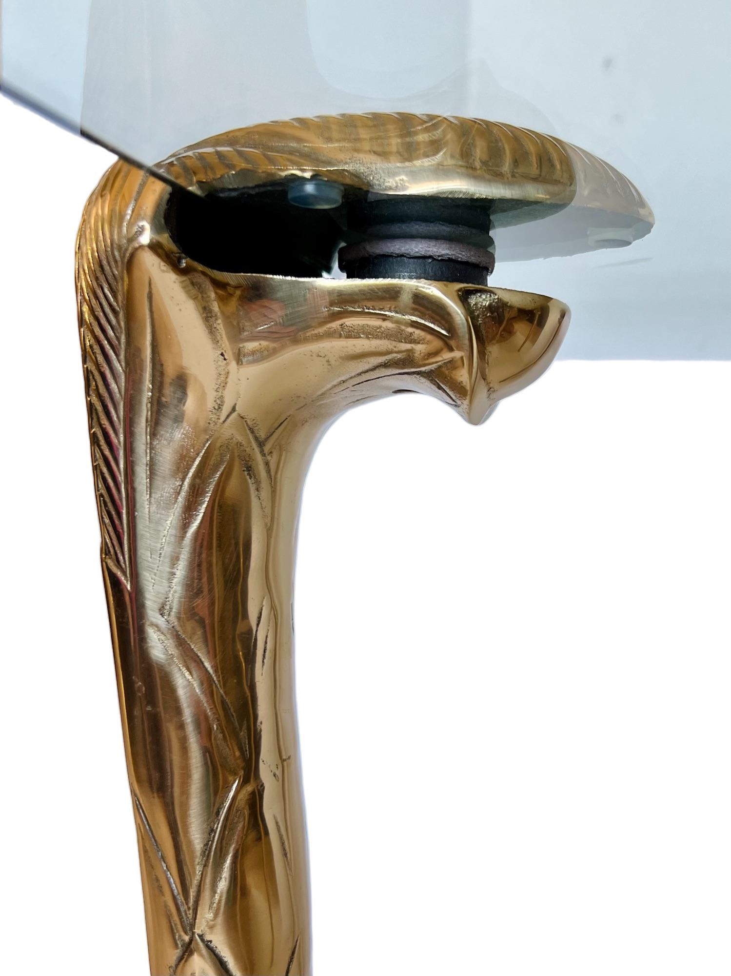 Table d'appoint en laiton et verre de style Hollywood Regency P. E. Guerin, 1970 5