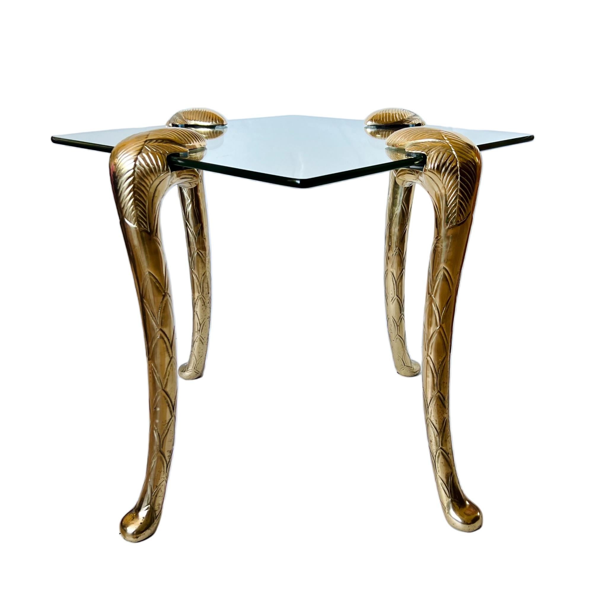 Table d'appoint en laiton et verre flottant de style Hollywood Regency P. E. Guerin en vente 1