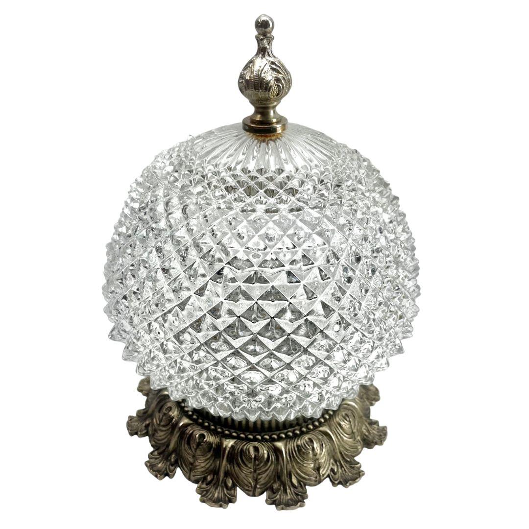 Scailmont Hollywood Regency 2 lampade da soffitto Availebel

La fotografia non riesce a catturare la semplice ed elegante illuminazione fornita da questa lampada.

Plafoniera a sospensione con fissaggio a vite per contenere un elegante paralume Art