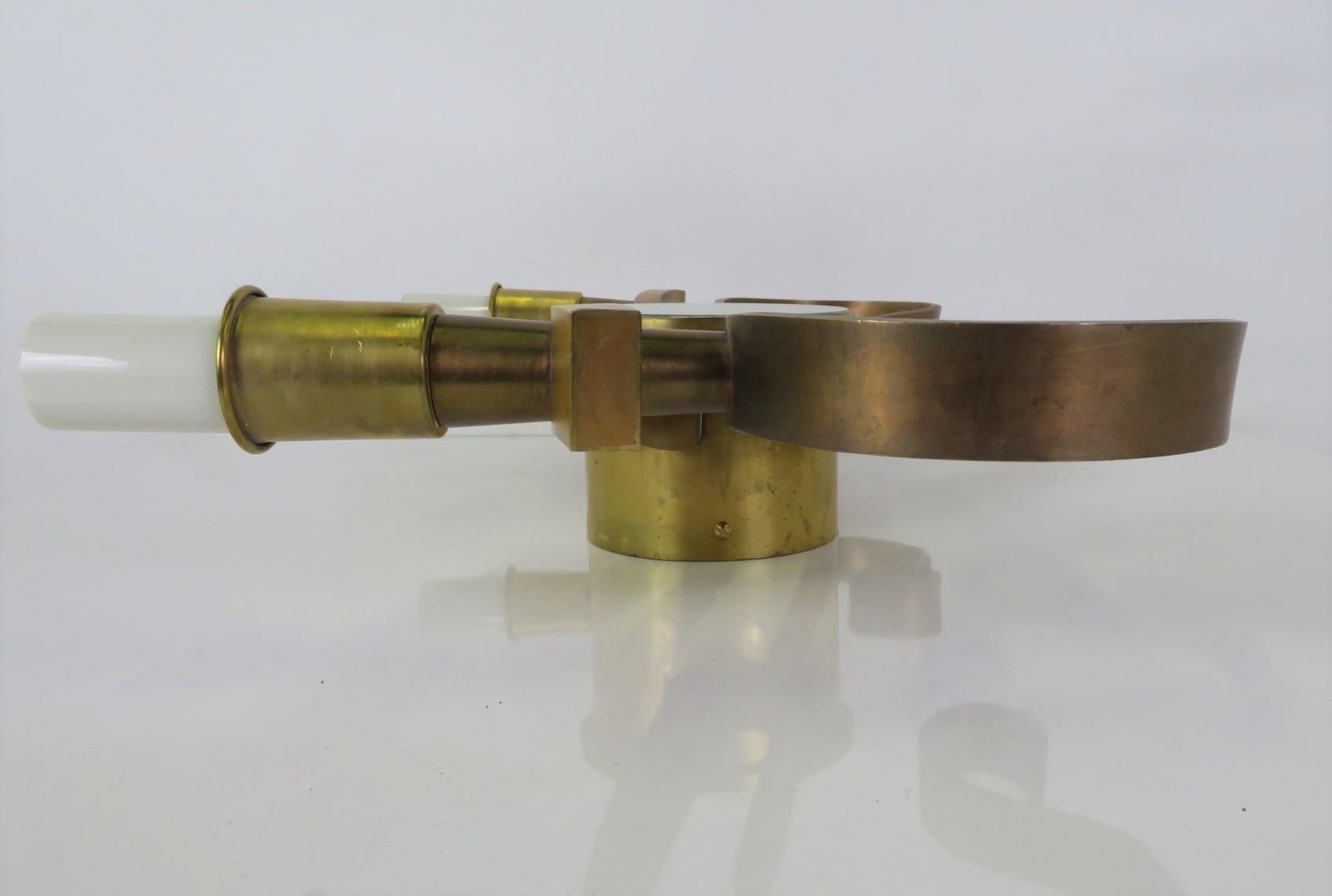 Hollywood Regency Coppia di lampade Art Deco francesi a 2 luci in bronzo 1930. in vendita 2