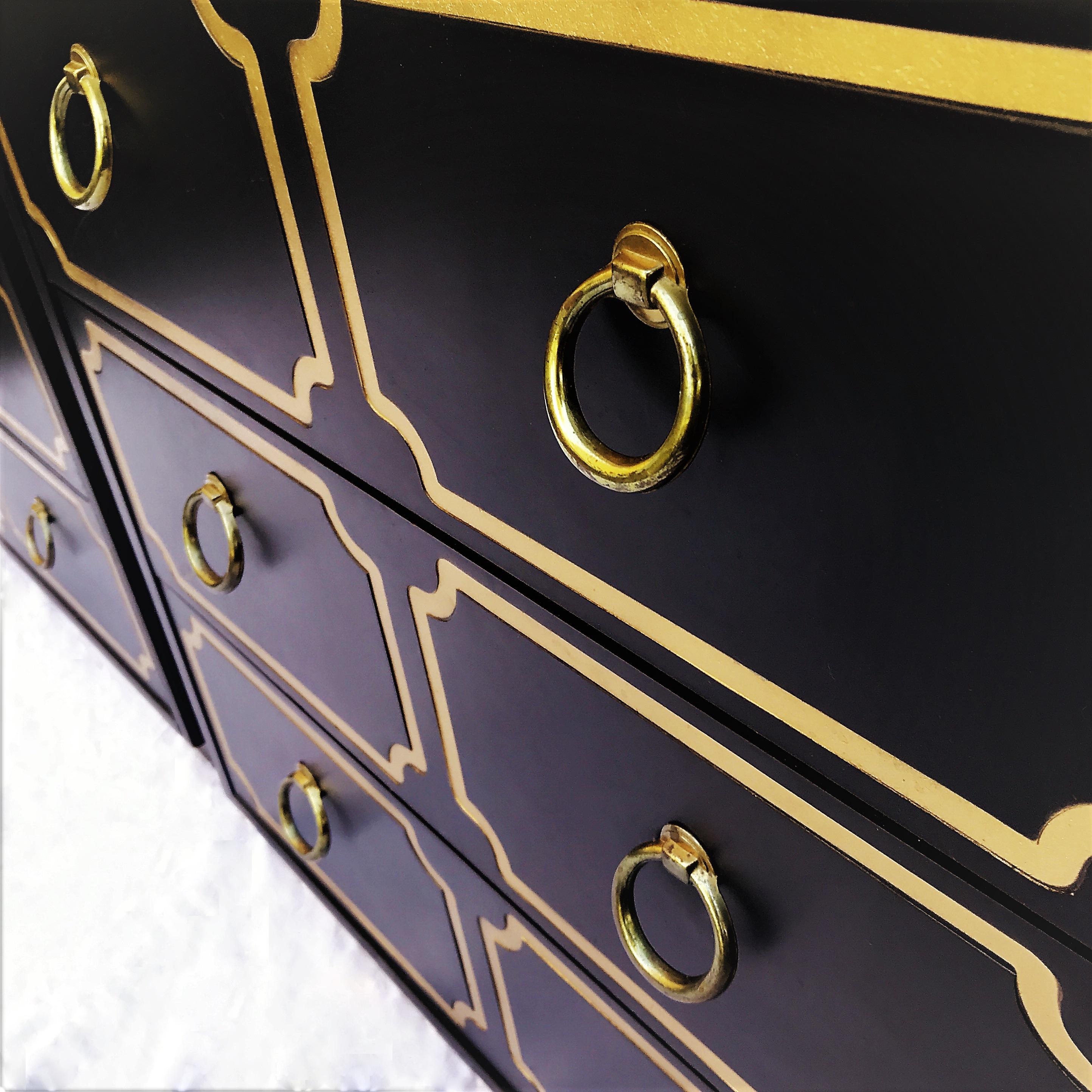 American Hollywood Regency Pair of Black and Gold Dorothy Draper Style Chests of Drawers For Sale