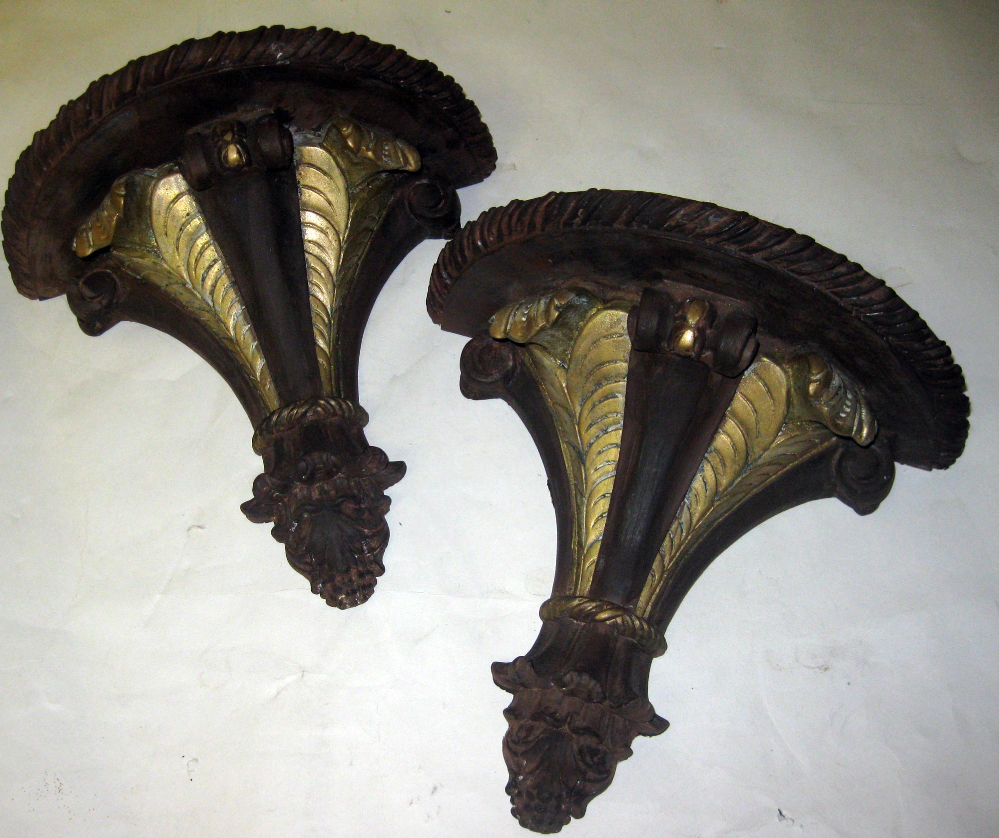 American Hollywood Regency Pair of Grosfeld House Style Carved Wall Brackets Plume Motif For Sale